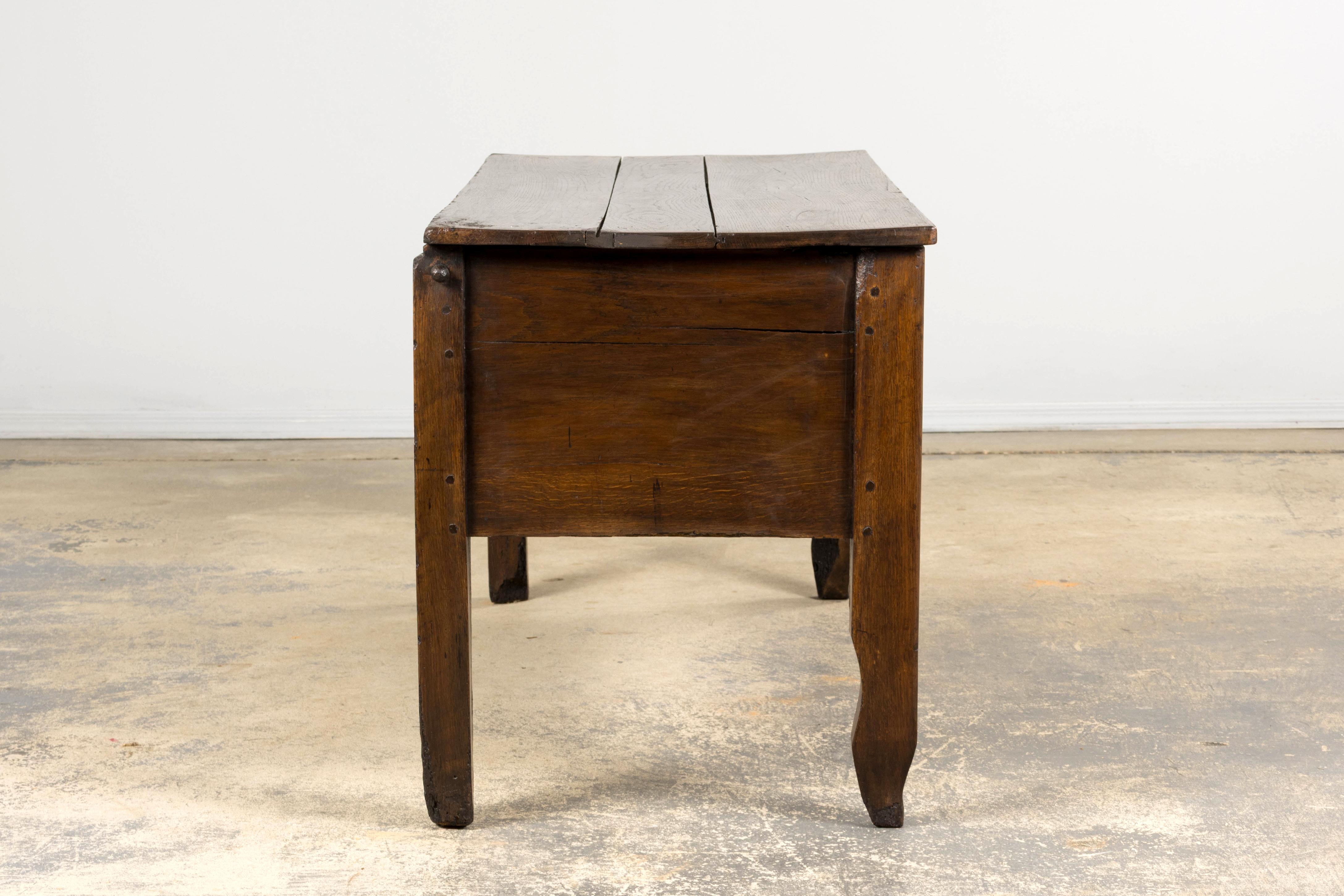 Frühe 19. Jahrhundert Land Französisch Provincial Oak Coffer Trunk im Angebot 5