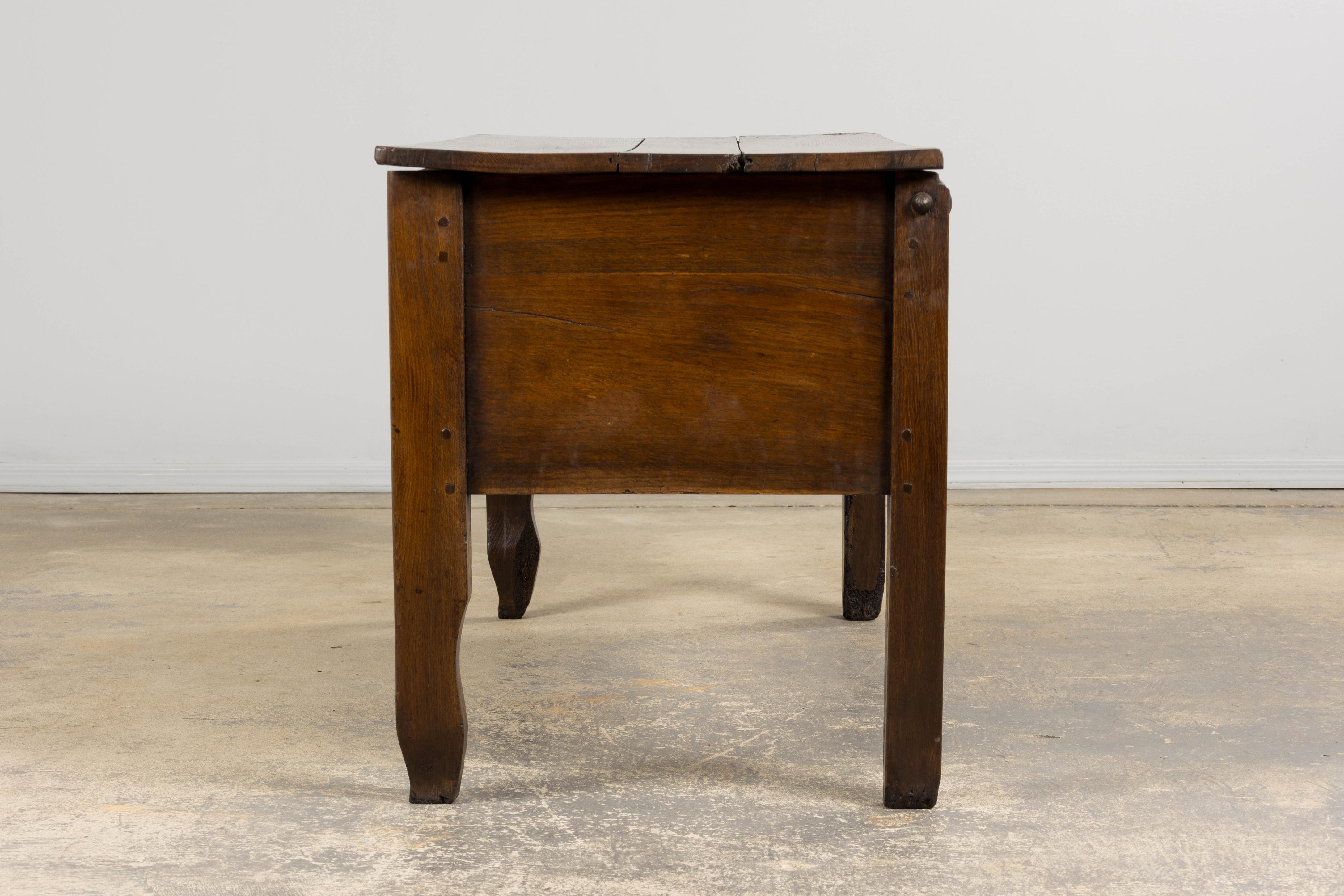 Frühe 19. Jahrhundert Land Französisch Provincial Oak Coffer Trunk im Angebot 7