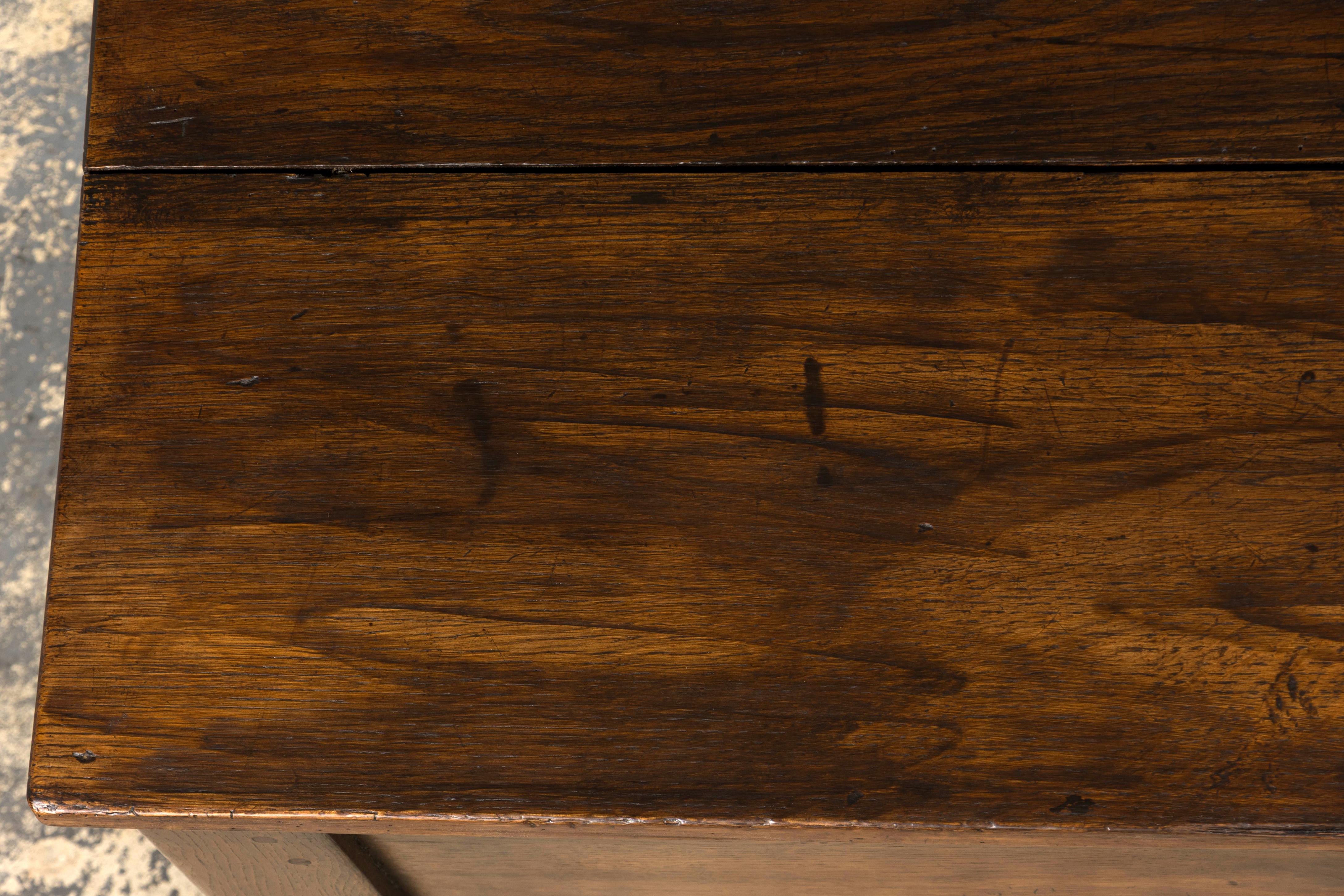 Frühe 19. Jahrhundert Land Französisch Provincial Oak Coffer Trunk im Zustand „Gut“ im Angebot in Astoria, NY