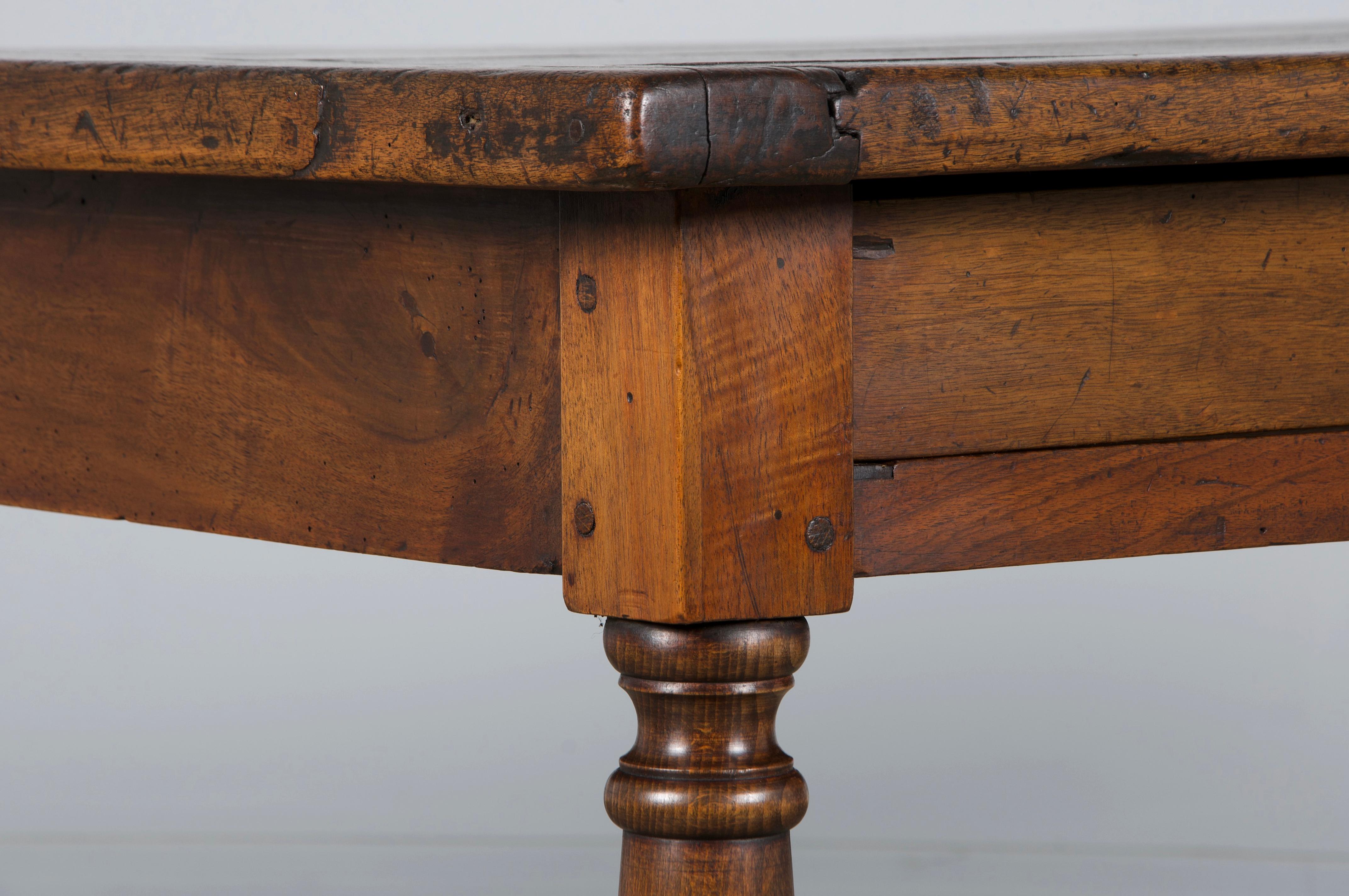 XIXe siècle Table à tréteaux de campagne en chêne du début du 19e siècle, de style français provincial en vente