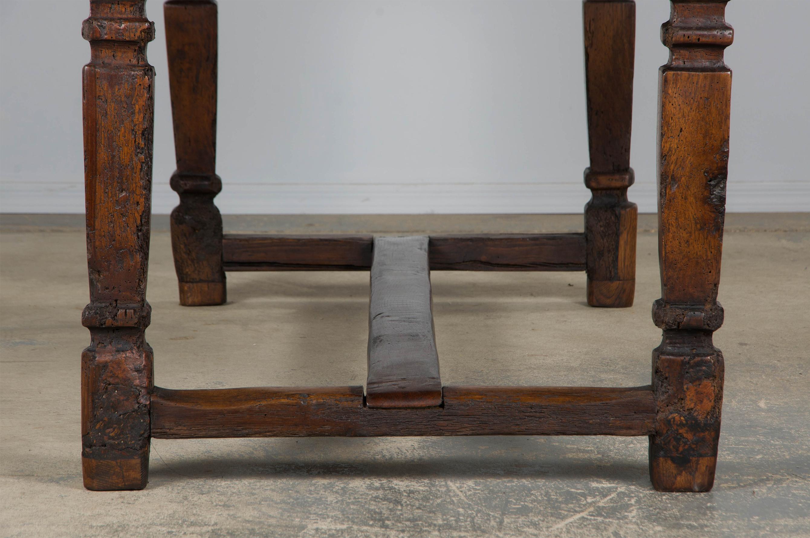 Early 19th Century Country French Provincial Oak Kitchen Island in vendita 11