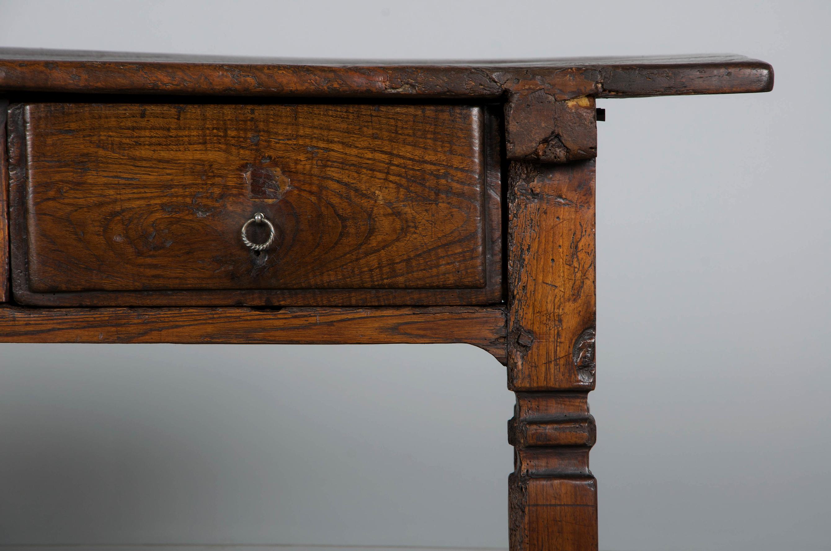 Intagliato a mano Early 19th Century Country French Provincial Oak Kitchen Island in vendita