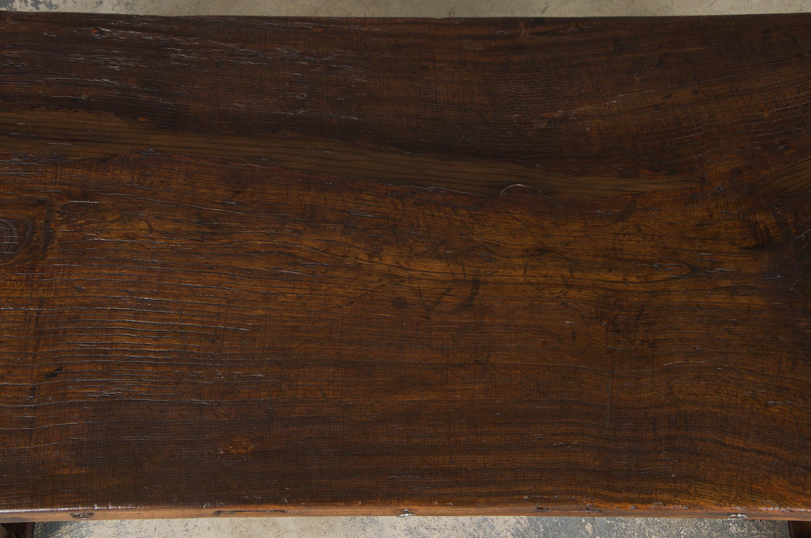 Early 19th Century Country French Provincial Oak Kitchen Island in vendita 1