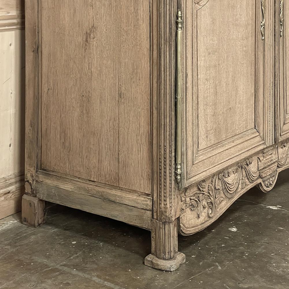 Early 19th Century Country French Wedding Armoire from Normandie in Stripped Oak For Sale 10