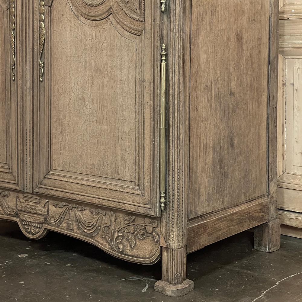 Early 19th Century Country French Wedding Armoire from Normandie in Stripped Oak For Sale 12