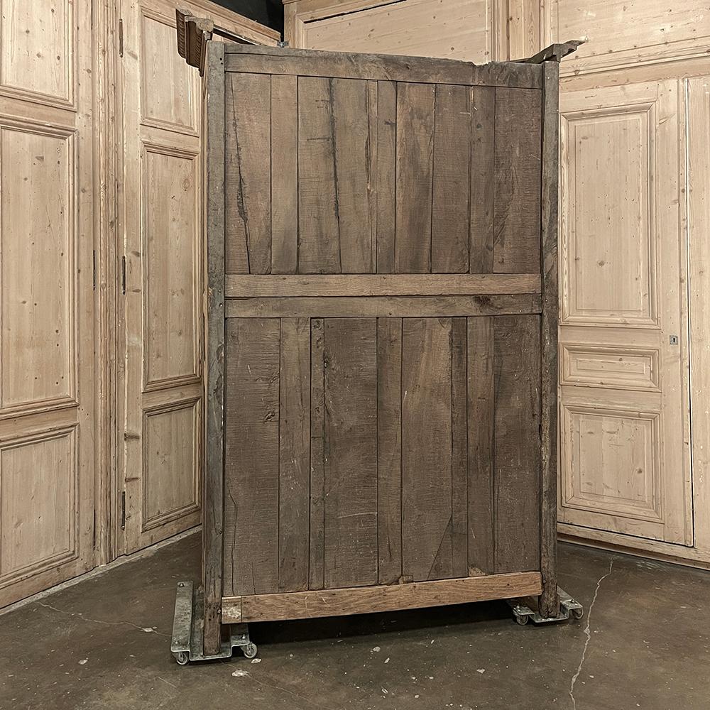 Early 19th Century Country French Wedding Armoire from Normandie in Stripped Oak For Sale 15