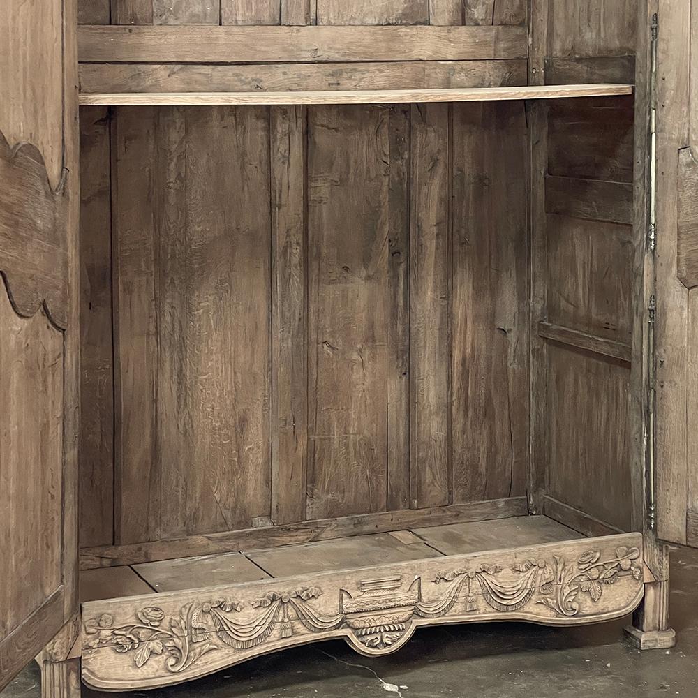 Early 19th Century Country French Wedding Armoire from Normandie in Stripped Oak For Sale 2