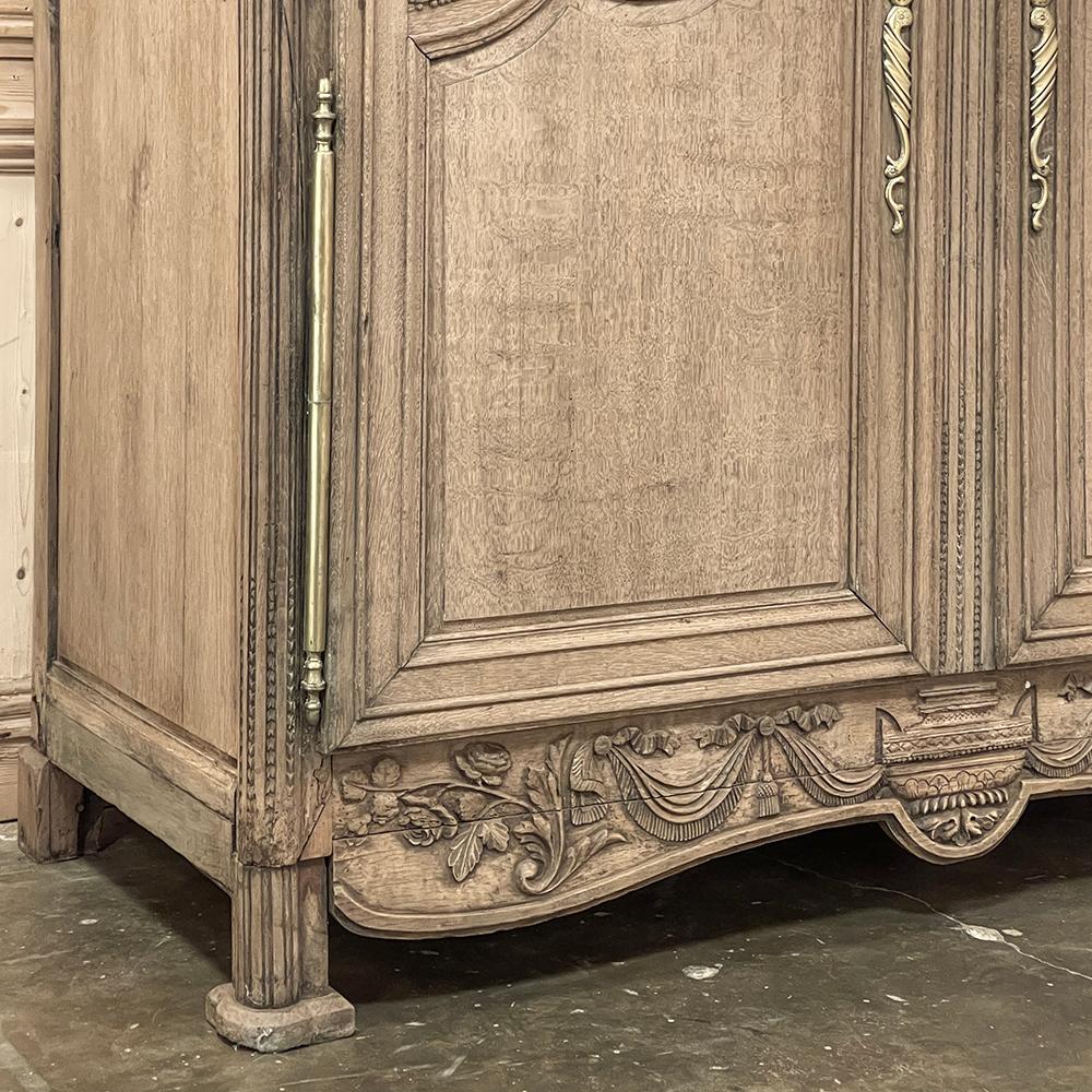 Early 19th Century Country French Wedding Armoire from Normandie in Stripped Oak For Sale 4