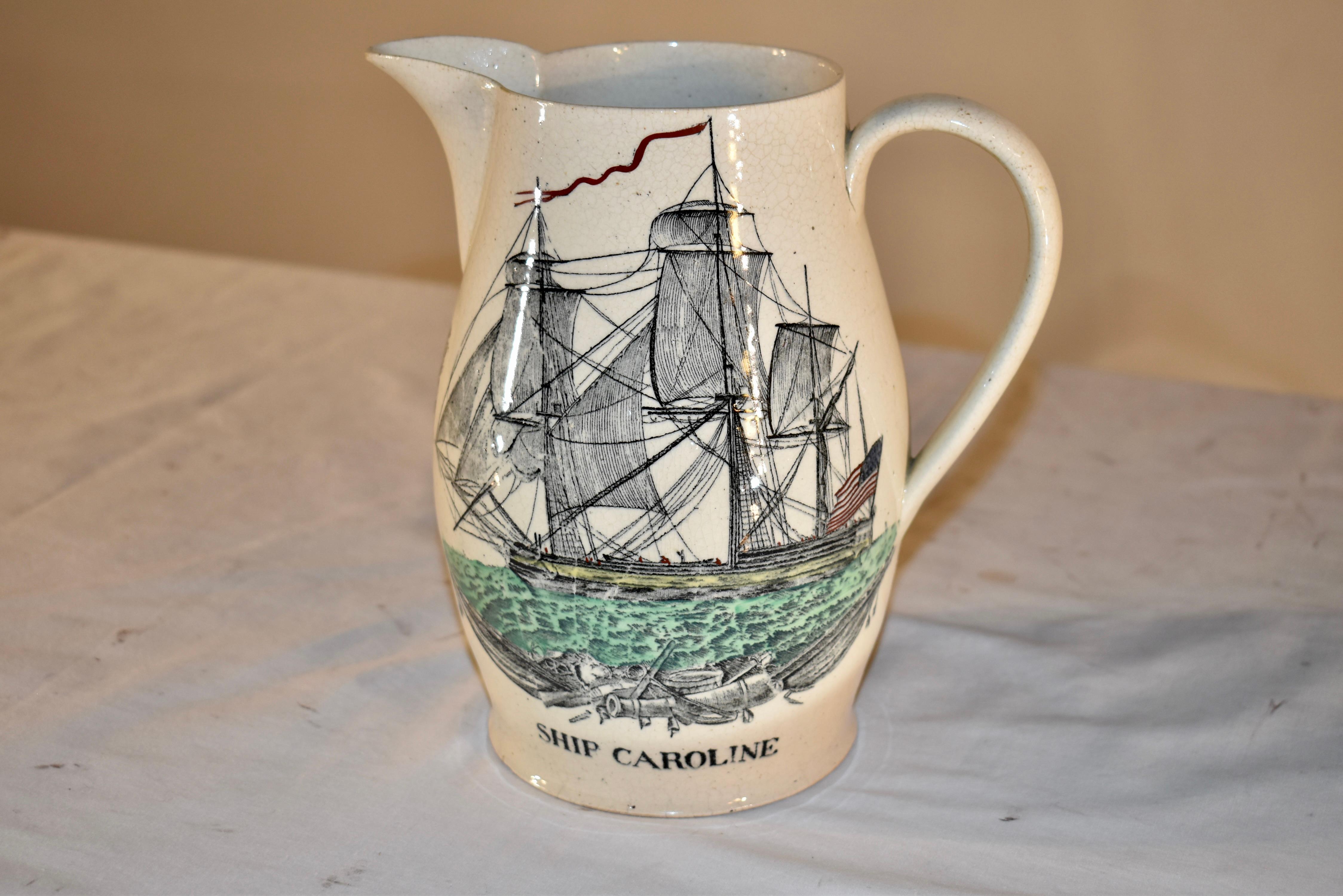 Pichet de Liverpool en creamware du début du 19e siècle représentant le navire américain Caroline, vers 1800, avec une image polychrome de la mer et du drapeau américain.
Au revers, la cruche est décorée de 