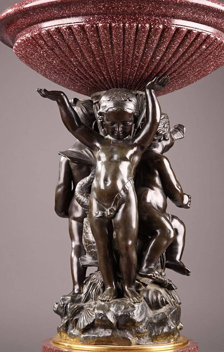 Cup aus ägyptischem Porphyr und Bronze des frühen 19. Jahrhunderts mit Amors im Zustand „Gut“ im Angebot in Paris, FR