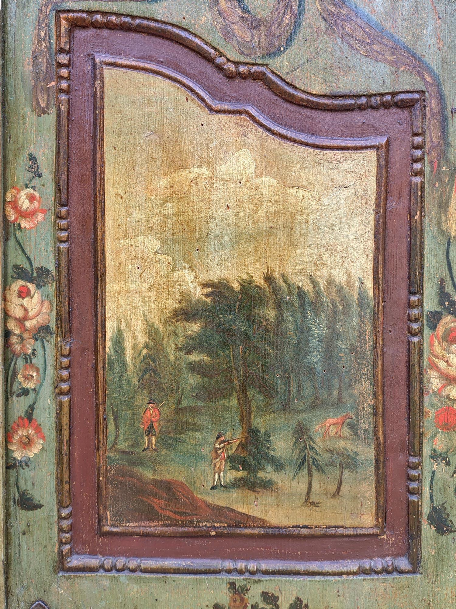 Armario de principios del siglo XIX pintado de verde con paisajes y flores en venta 3
