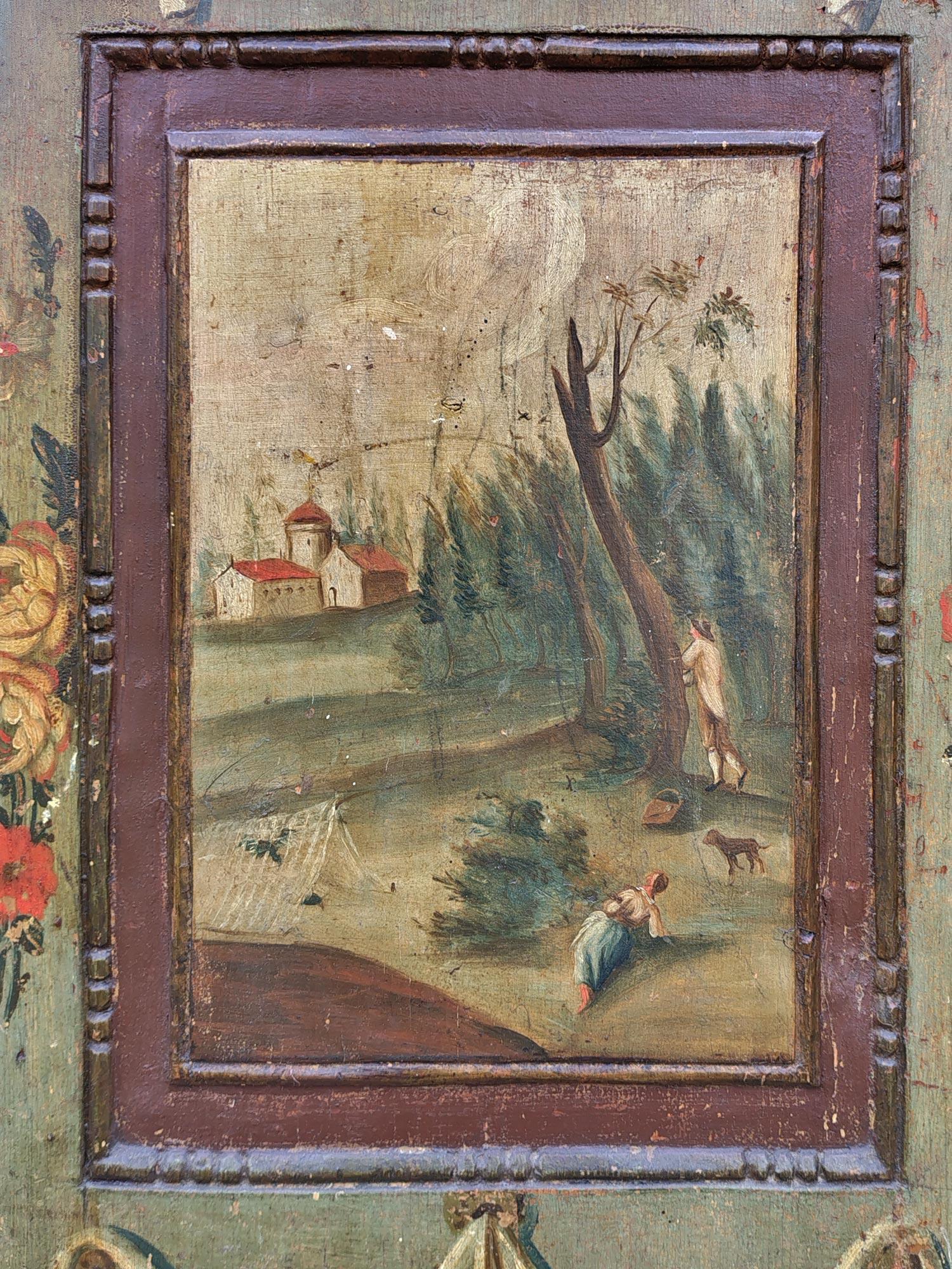 Armario de principios del siglo XIX pintado de verde con paisajes y flores en venta 5