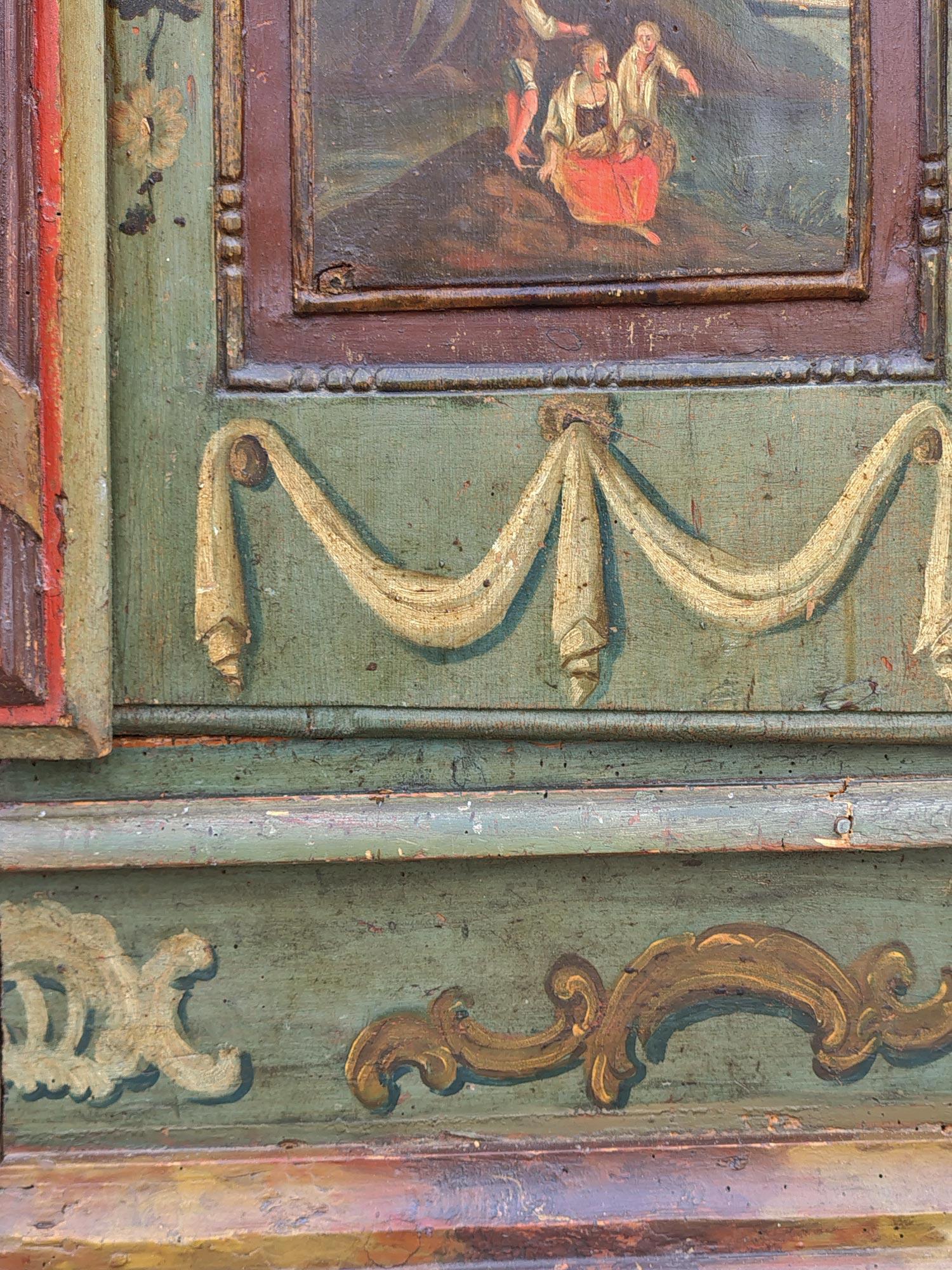 Armario de principios del siglo XIX pintado de verde con paisajes y flores en venta 6
