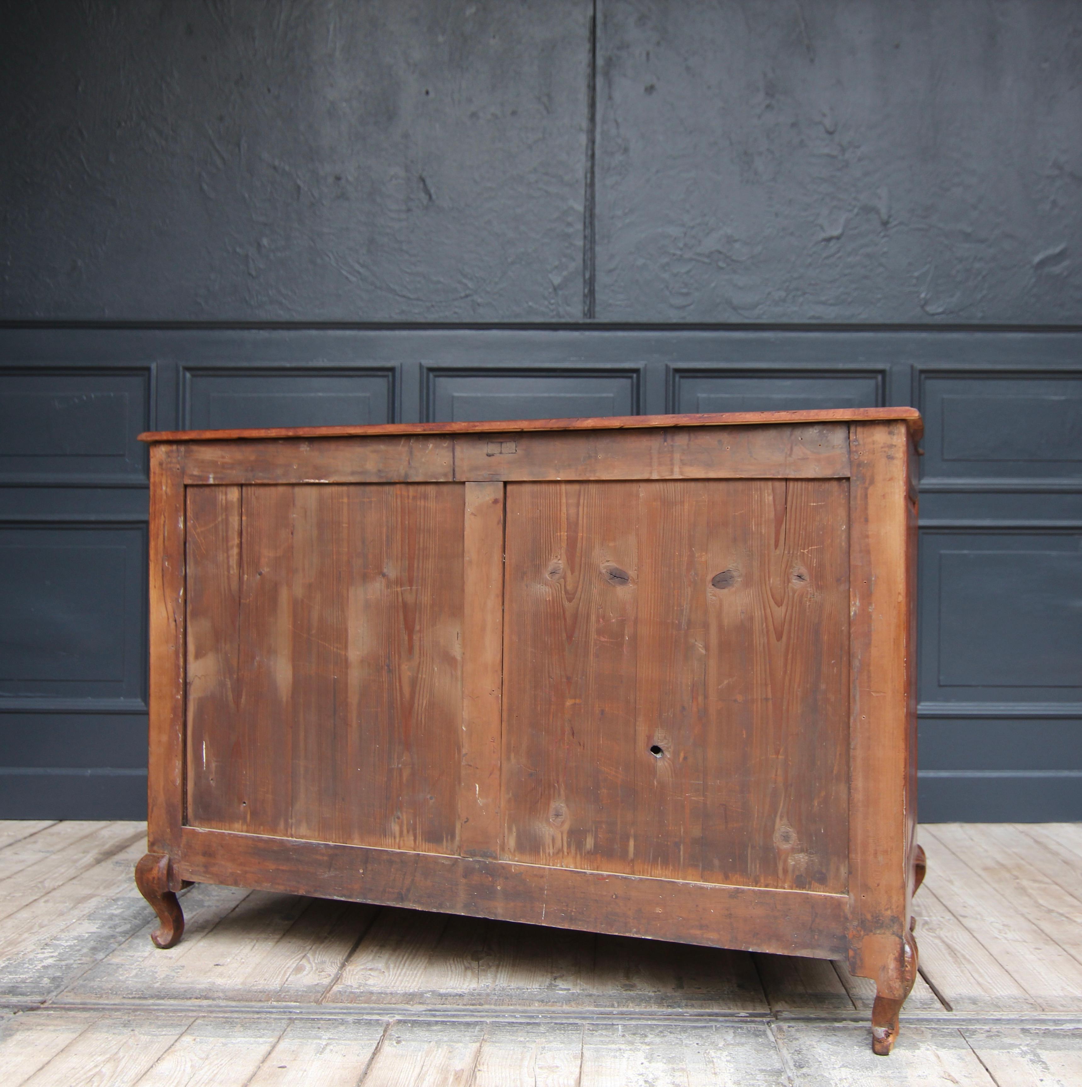Early 19th Century Curved Cherry Wood Chest of Drawers For Sale 11