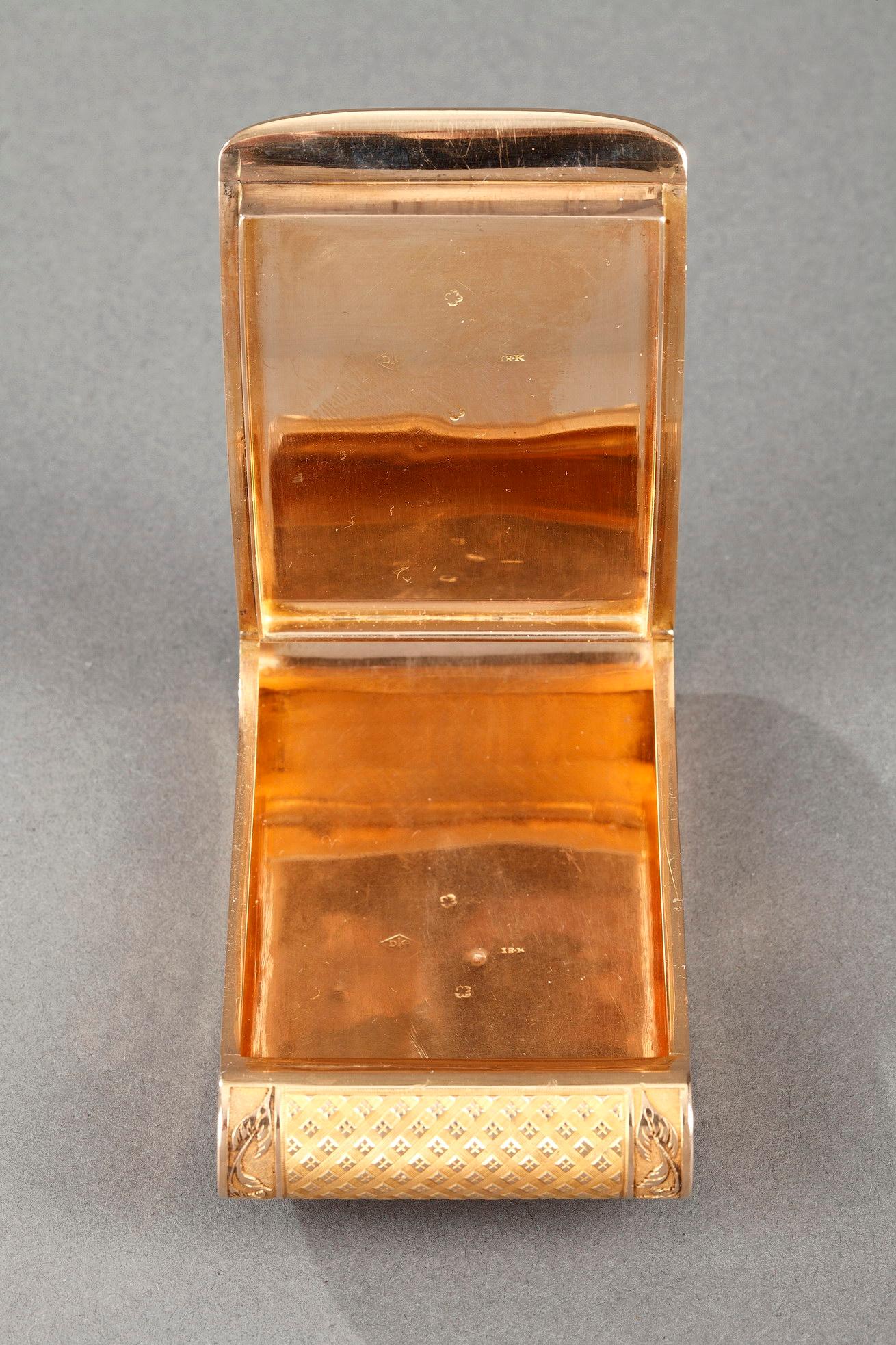 Gebogene Schnupftabakdose aus dem frühen 19. Jahrhundert im Angebot 8