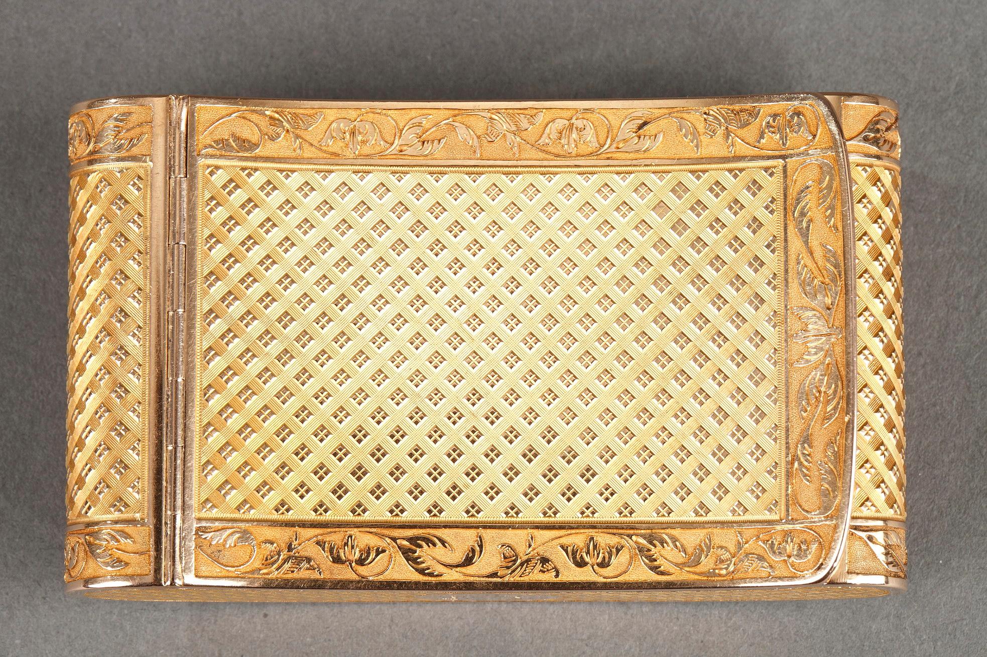 Early 19th Century Curved Snuff Box In Good Condition For Sale In Paris, FR