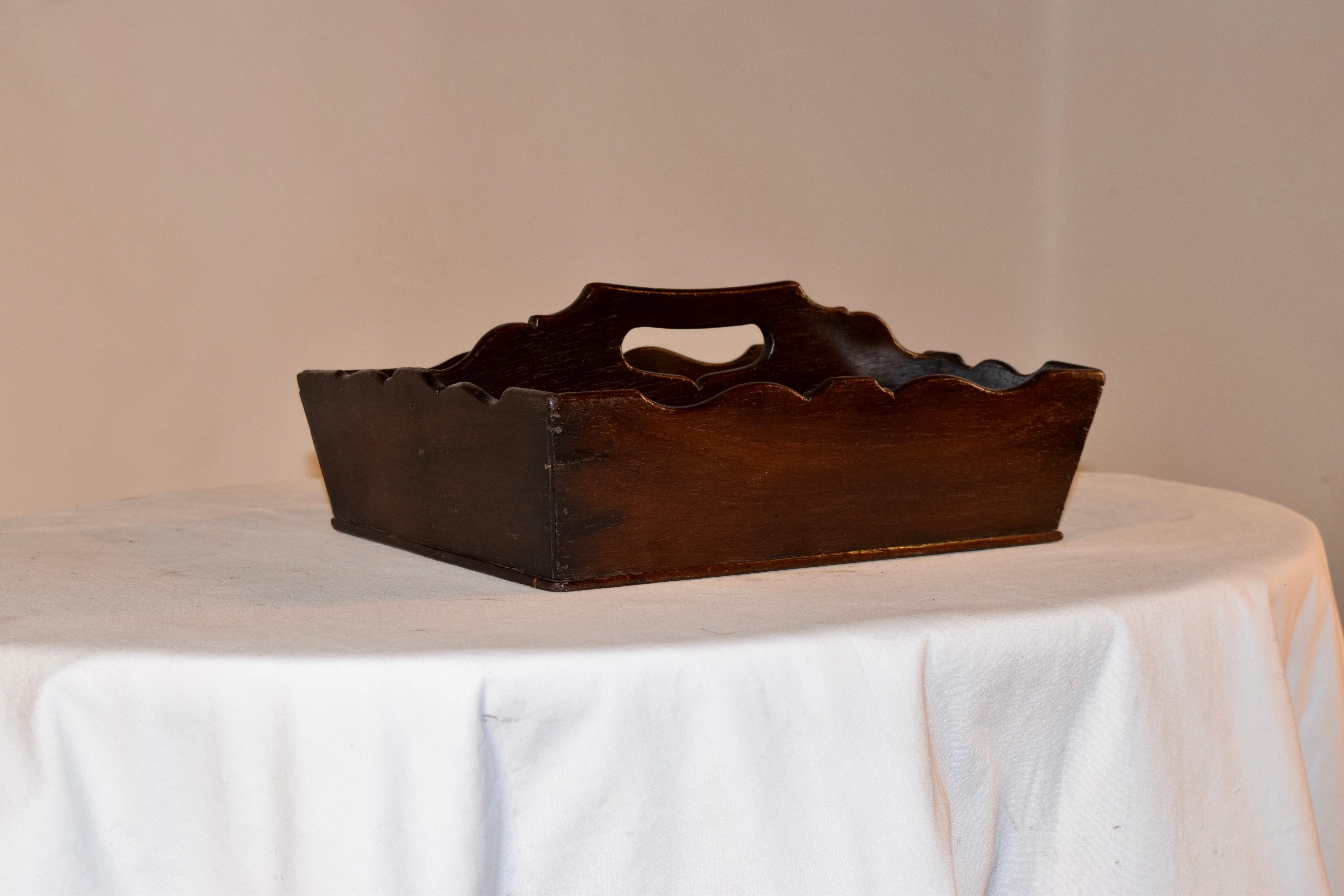 Early 19th century cutlery tray from England made from oak with hand scalloped edges around the top and a shaped handle.