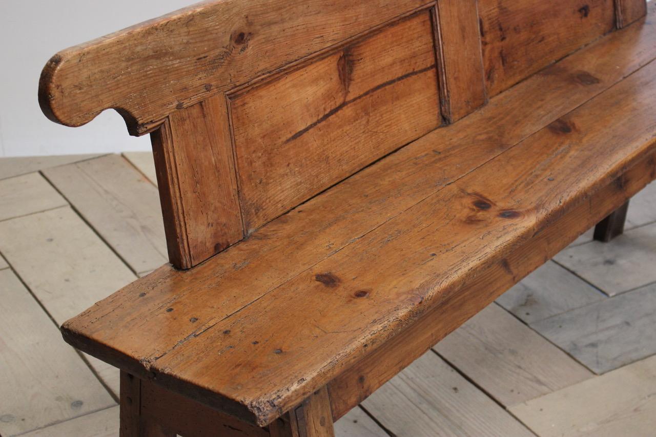 Early 19th Century Danish Hall Bench in Pine In Excellent Condition In Gloucestershire, GB