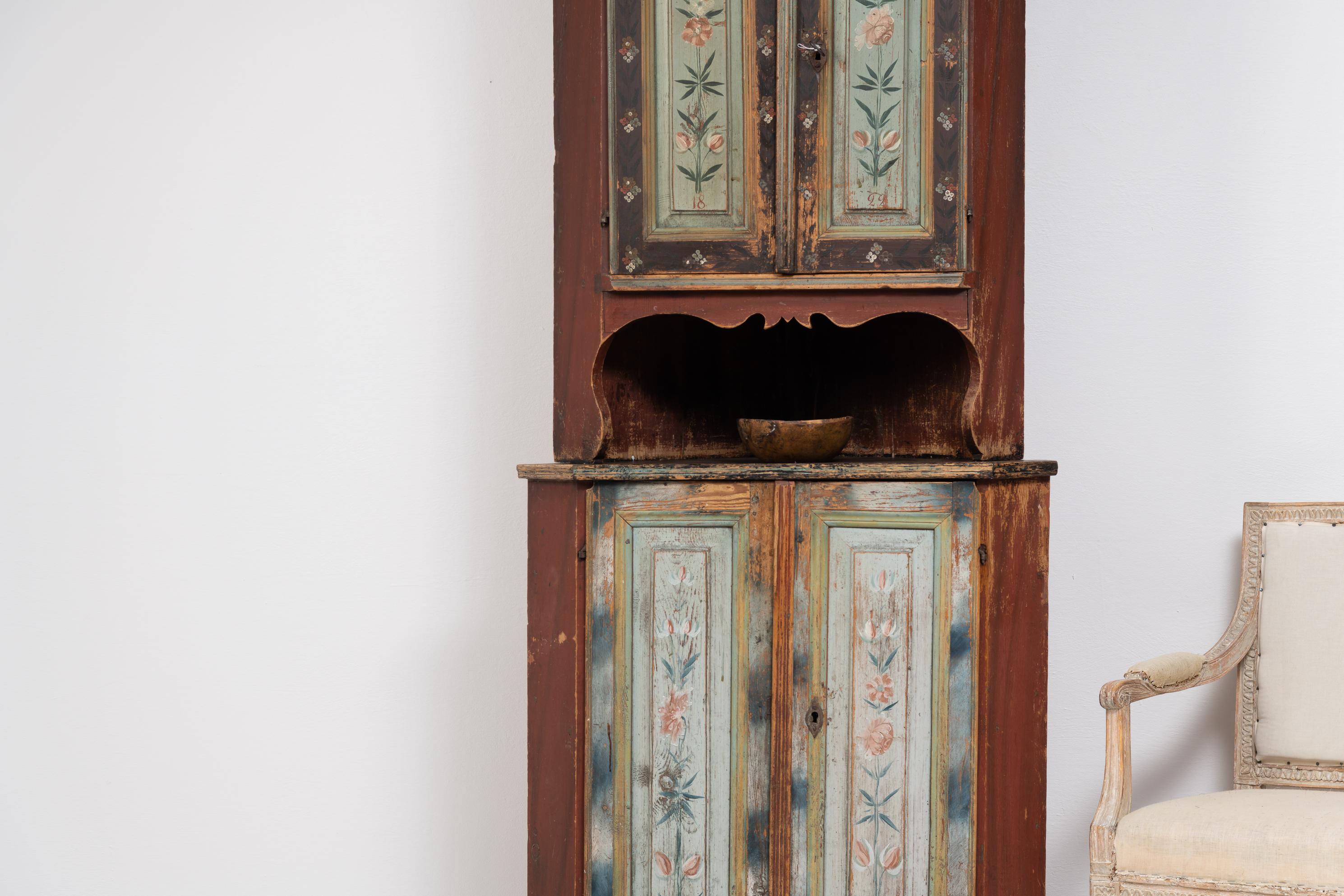 Pine Early 19th Century Decorated Swedish Corner Cabinet For Sale