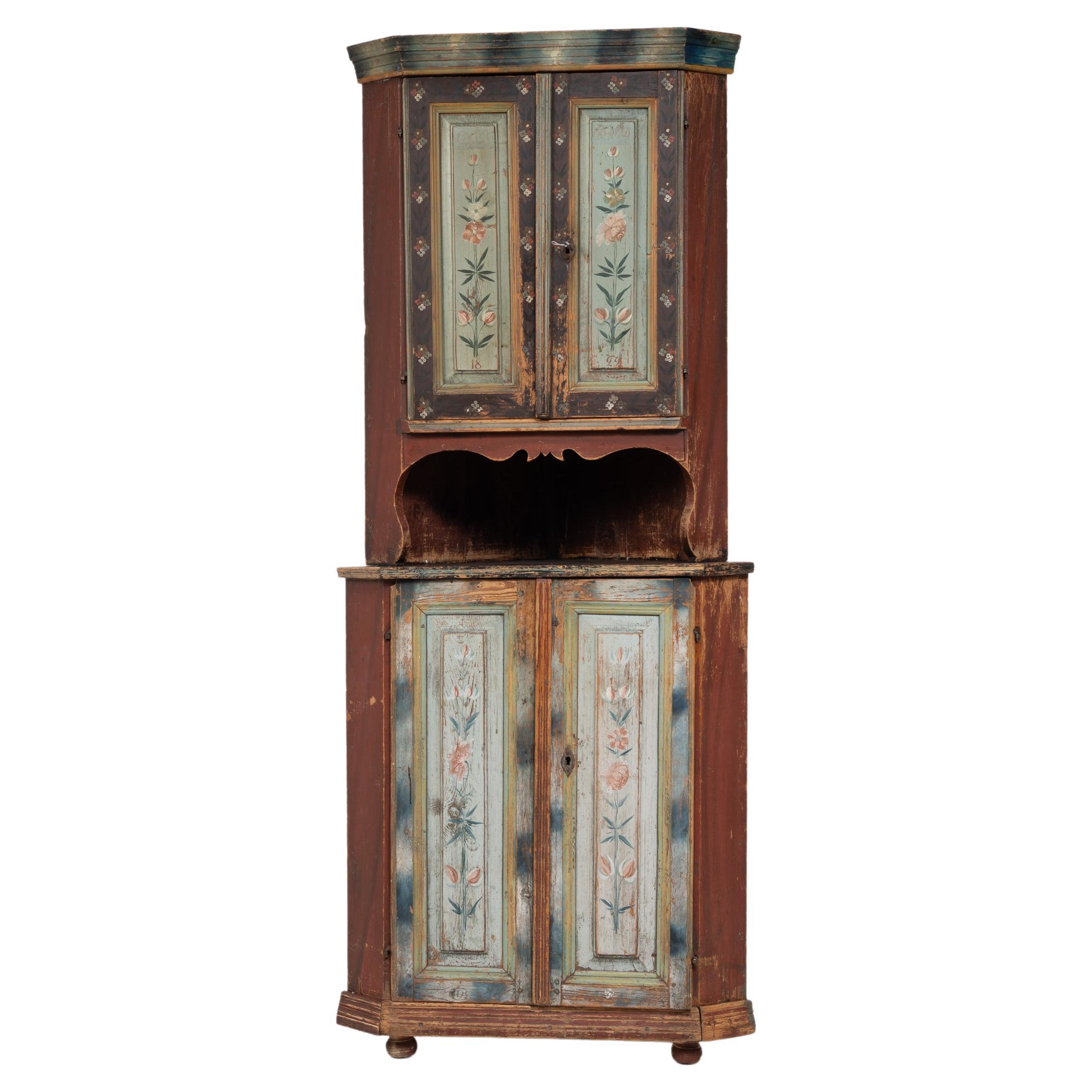 Early 19th Century Decorated Swedish Corner Cabinet For Sale