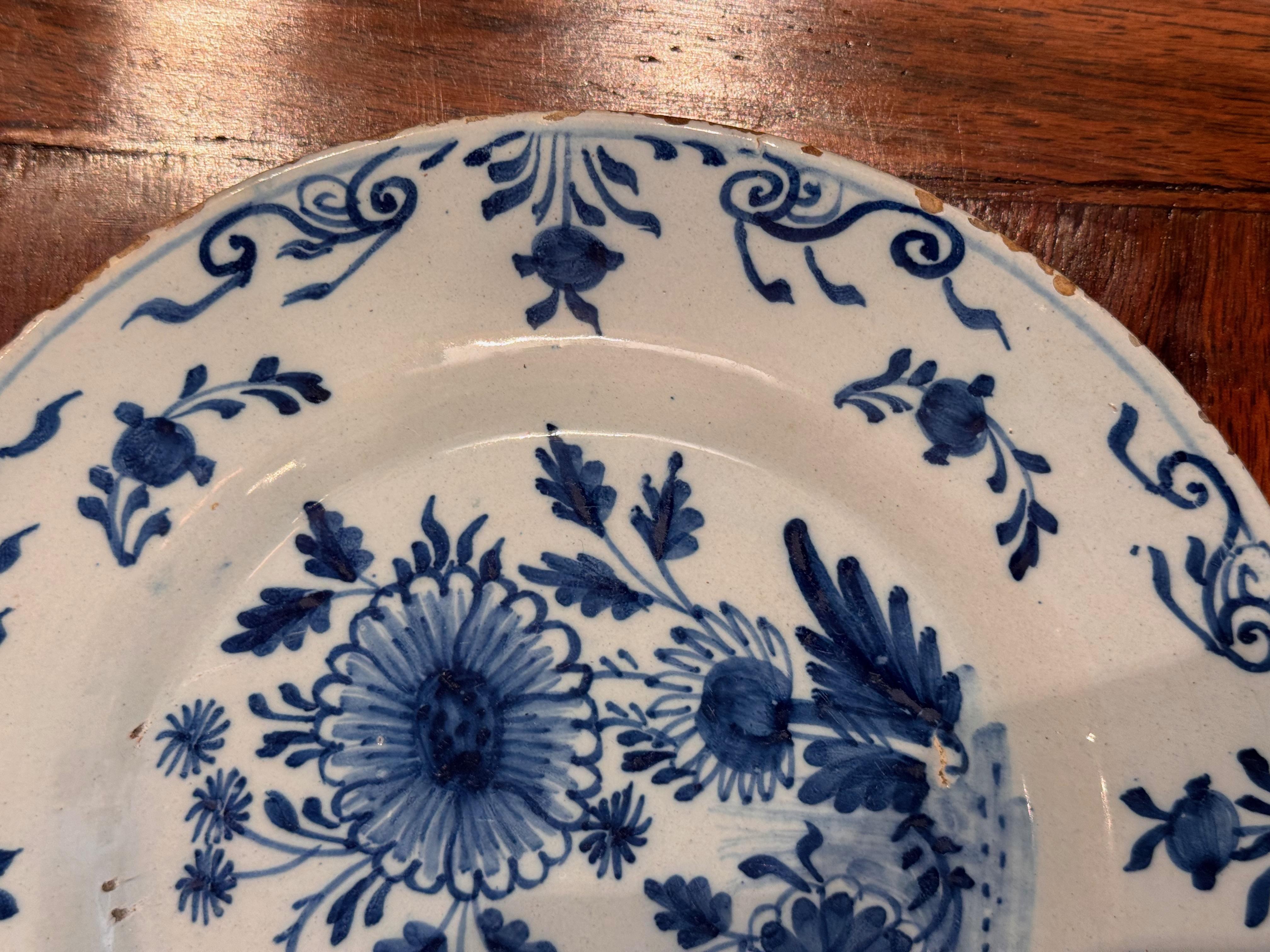 Assiette de Delft du début du 19e siècle Bon état - En vente à Charlottesville, VA