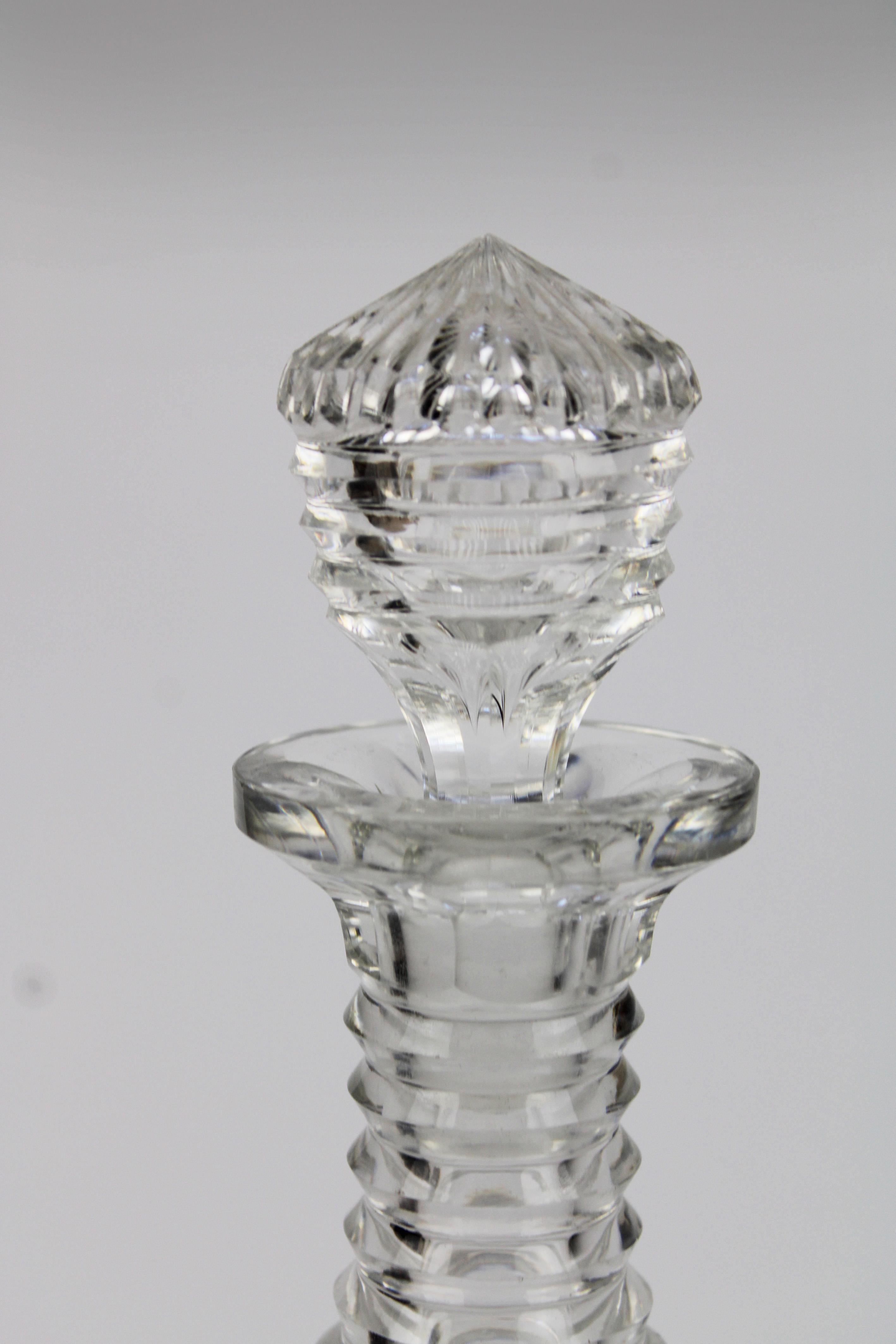 Early 19th century Diamond Cut small Crystal Decanter Handcut Voneche Belgium For Sale 2