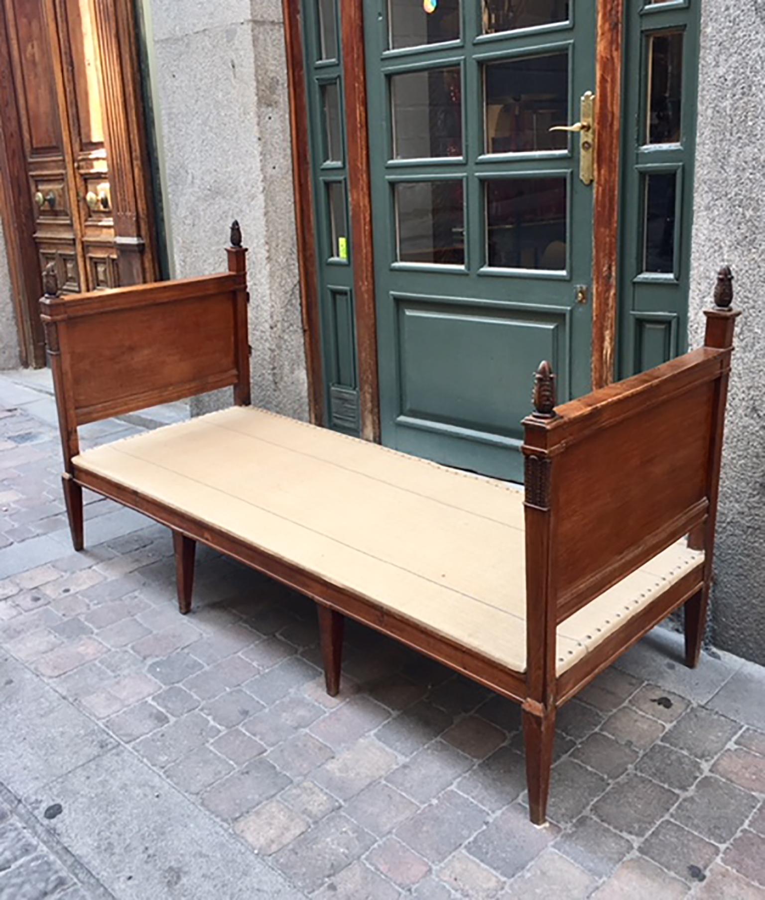 Early 19th Century Directoire French Daybed In Good Condition In Madrid, ES