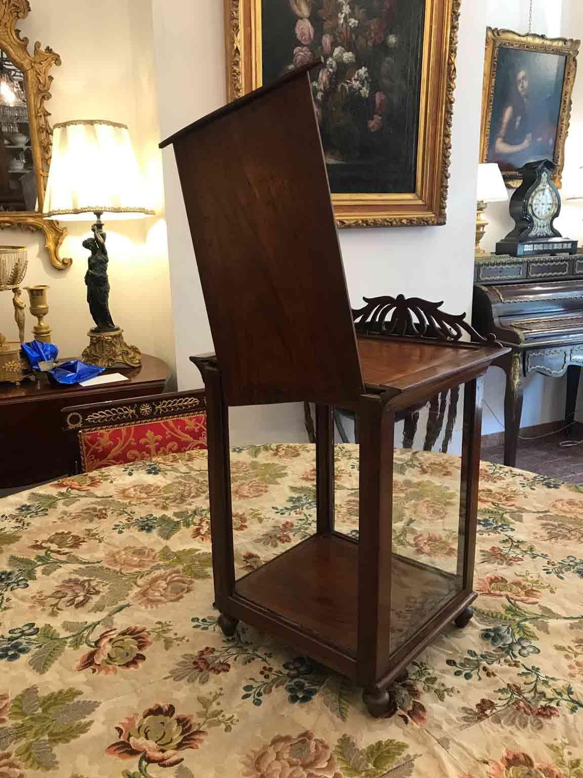 Early 19th Century Directoire Italian Display Case Walnut Tabletop Showcase 4