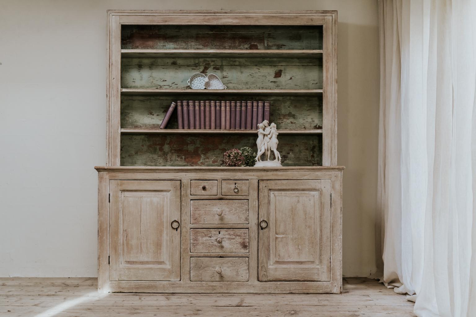Early 19th Century Dresser In Good Condition In Brecht, BE
