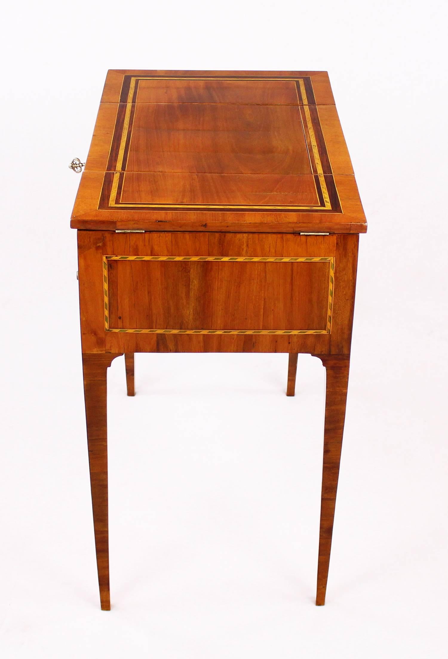 Early 19th Century Dressing Table, Poudreuse, Mahogany Veneered, Marquetry Works 3