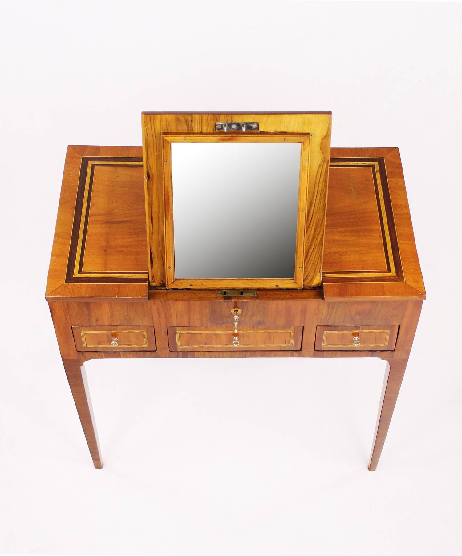 Early 19th Century Dressing Table, Poudreuse, Mahogany Veneered, Marquetry Works (Französisch)