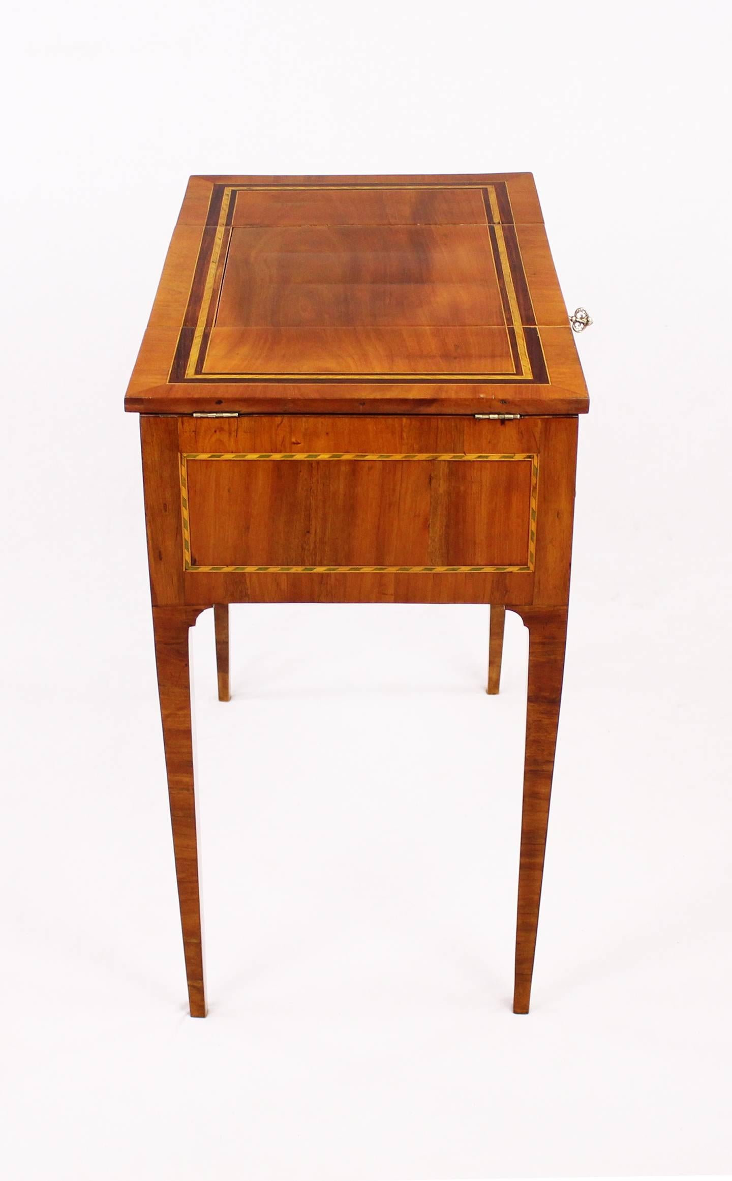 Early 19th Century Dressing Table, Poudreuse, Mahogany Veneered, Marquetry Works (Rosenholz)