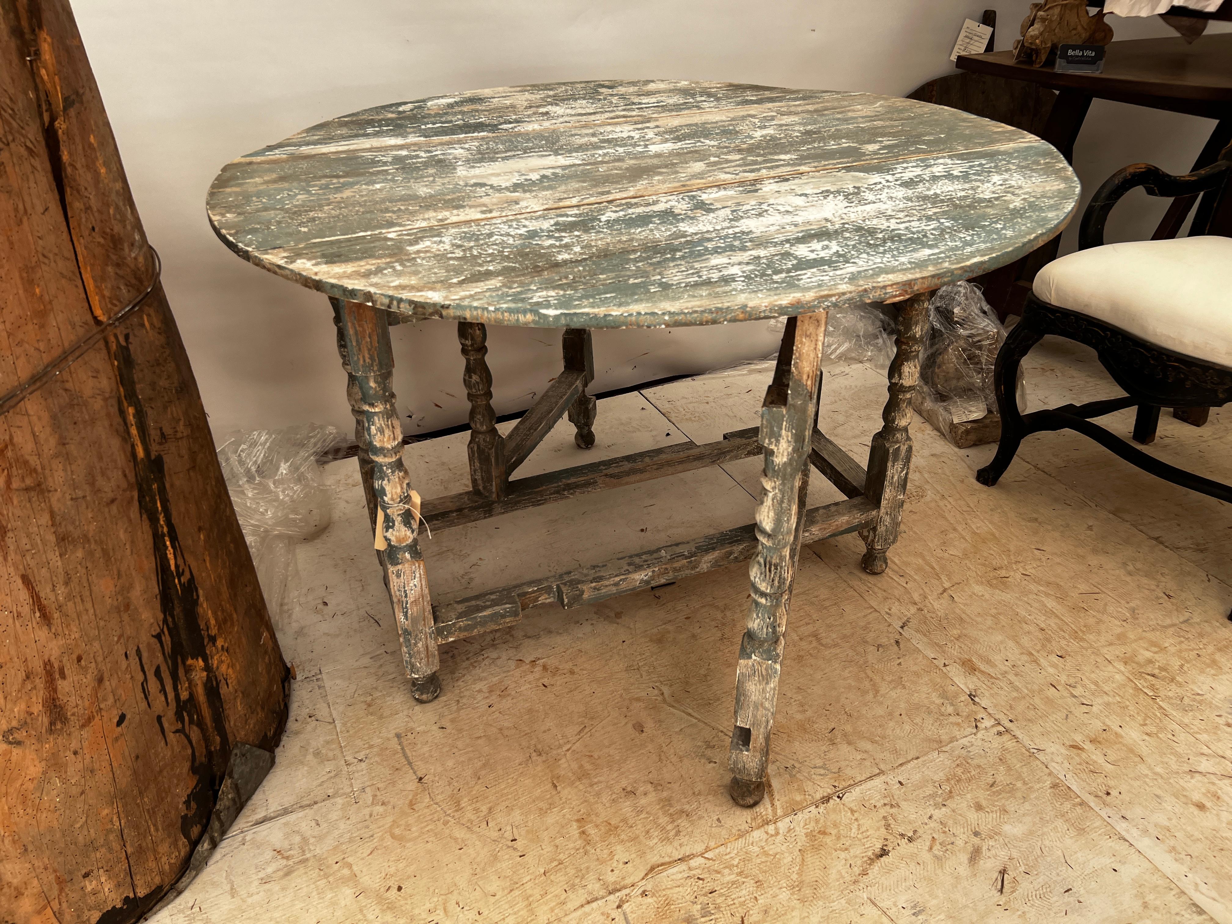Hand-Crafted Early 19th Century Drop Leaf Swedish Gustavian Table