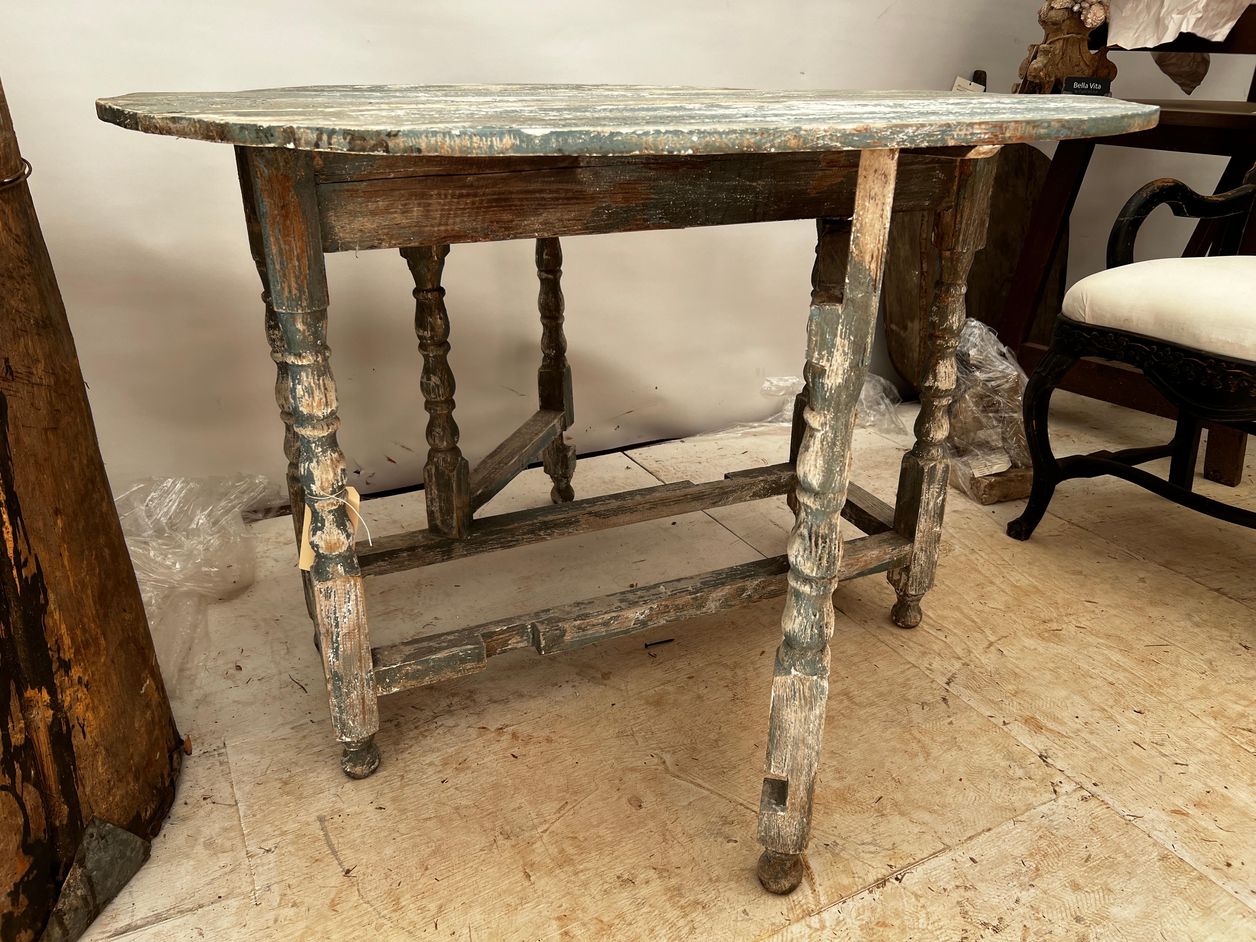 Early 19th Century Drop Leaf Swedish Gustavian Table In Fair Condition In San Angelo, TX