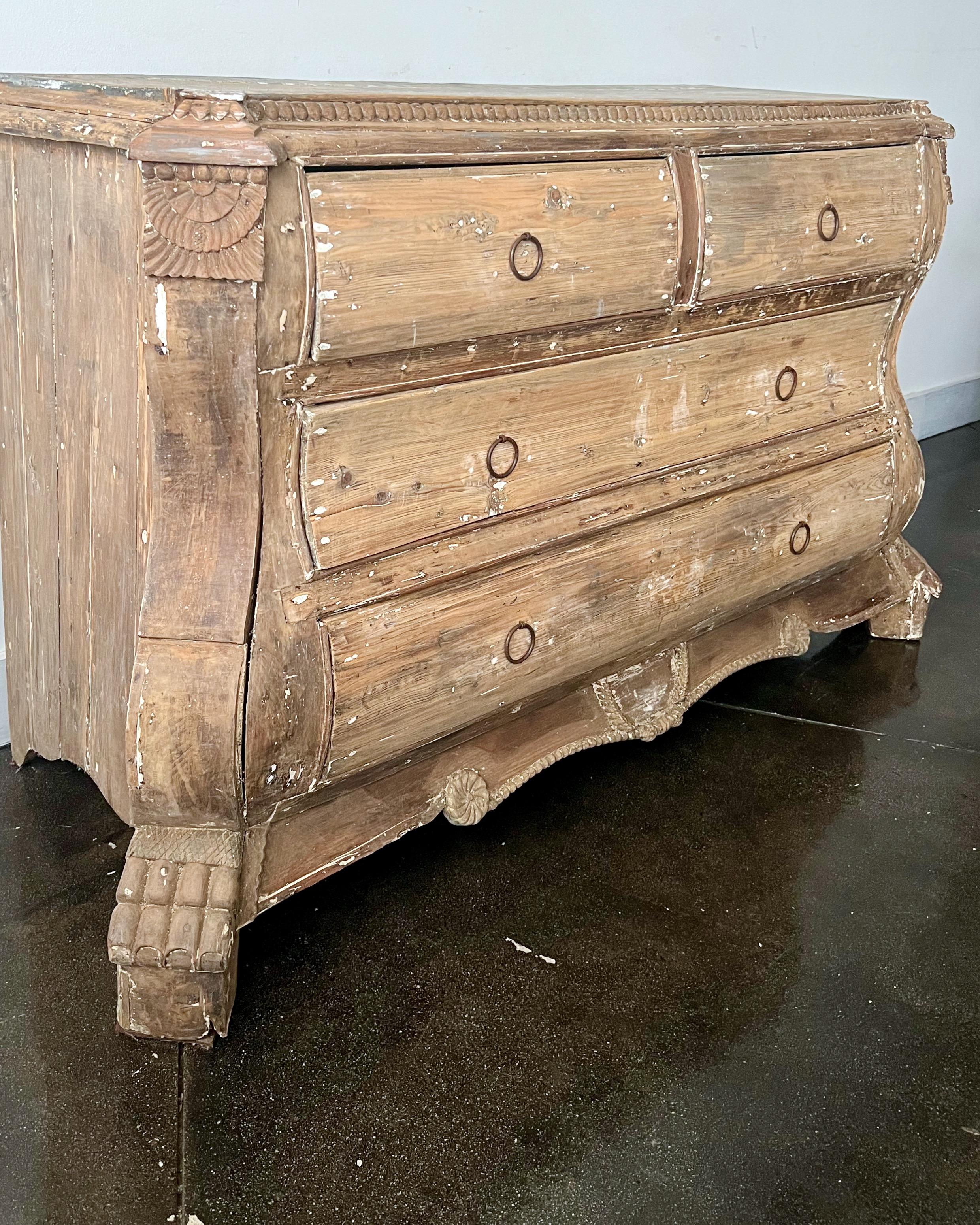 Early 19th Century Dutch Bombe Commode In Good Condition In Charleston, SC