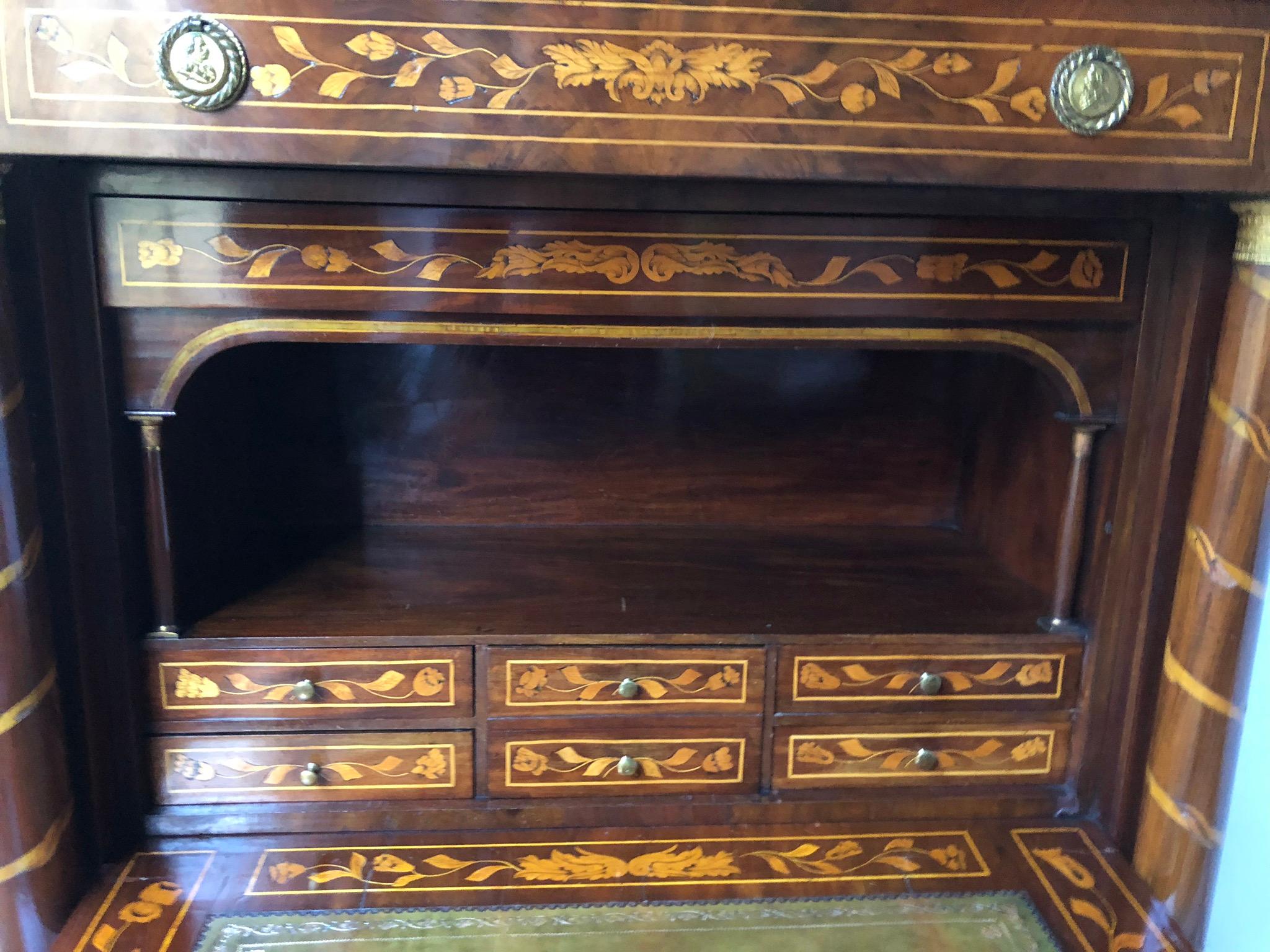 Early 19th Century Dutch Mahogany and Satinwood Marquetry Secretaire a Abbattant In Fair Condition In London, GB