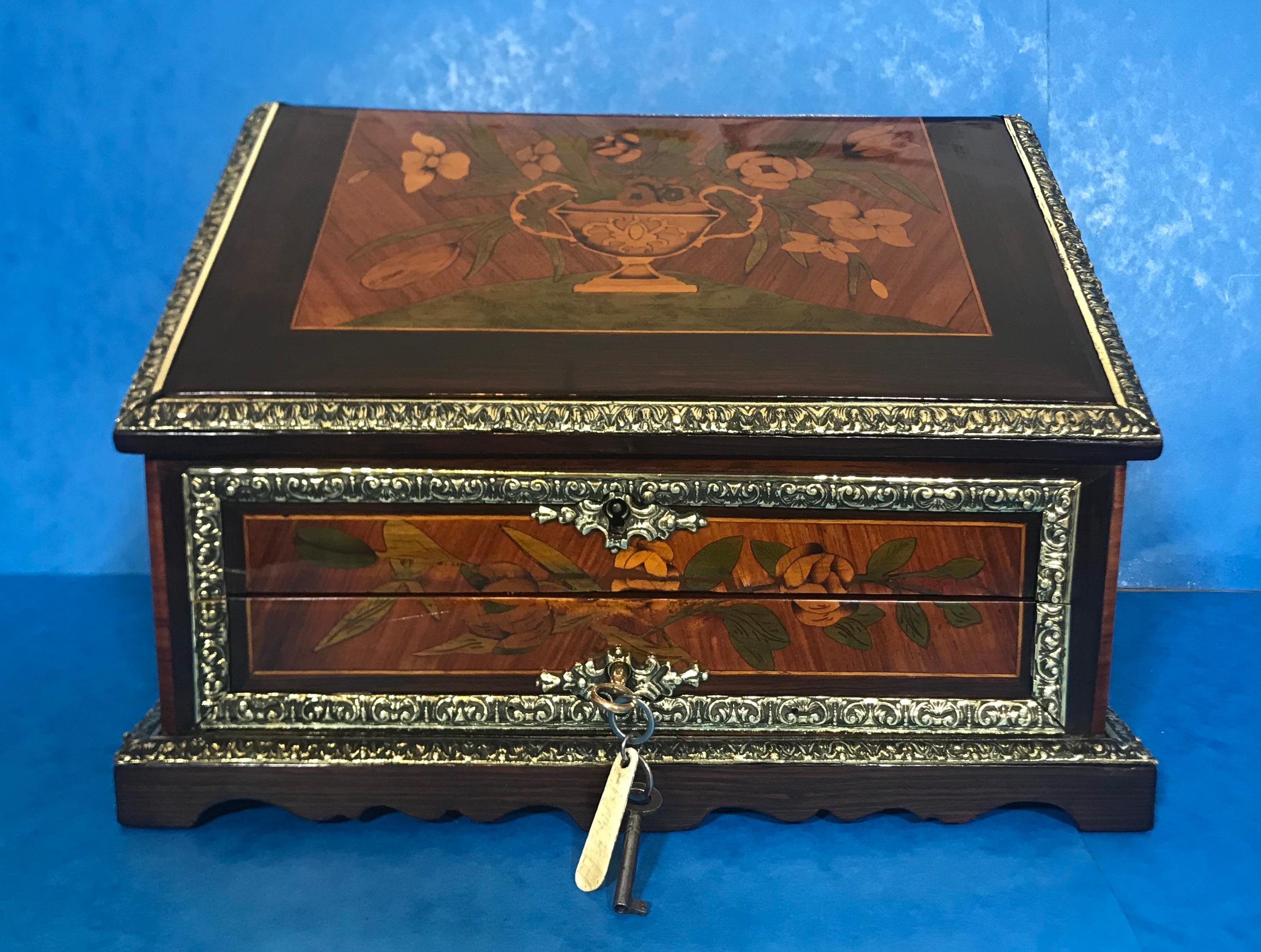 Early 19th Century Dutch Marquetry Miniature Bureau In Good Condition For Sale In Windsor, Berkshire