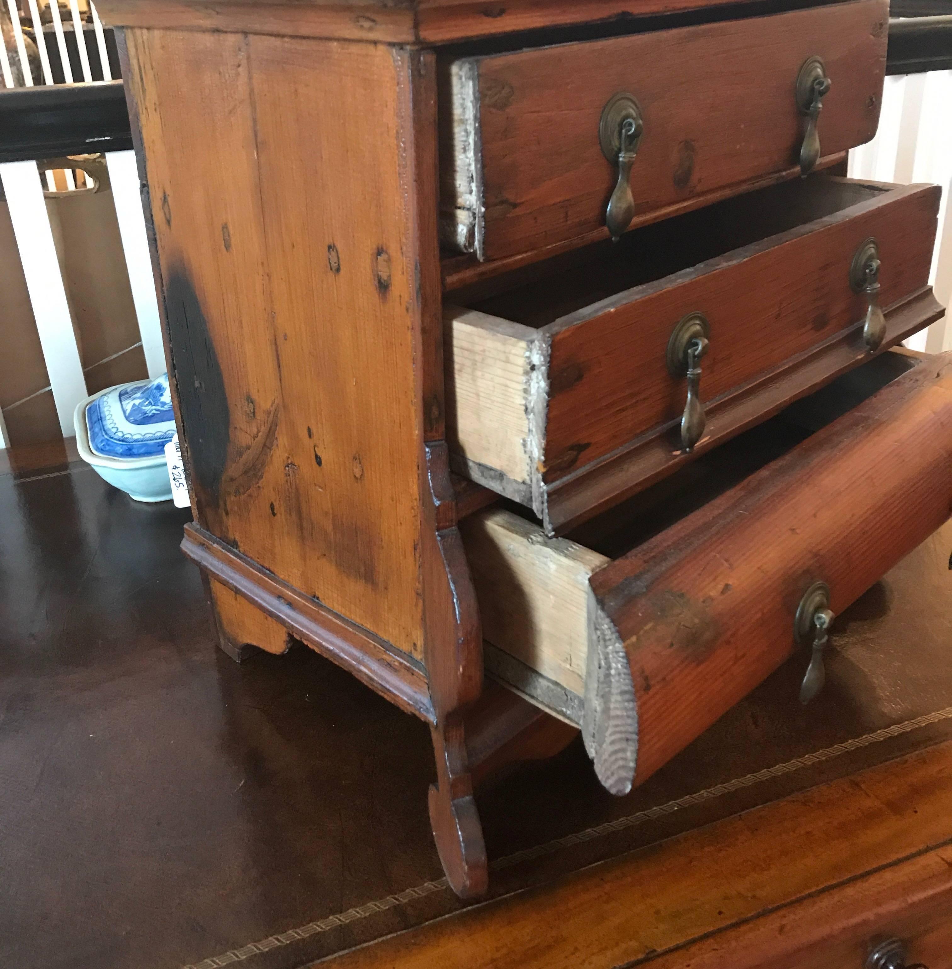 Early 19th Century Dutch Miniature Chest of Drawers In Excellent Condition In Lambertville, NJ