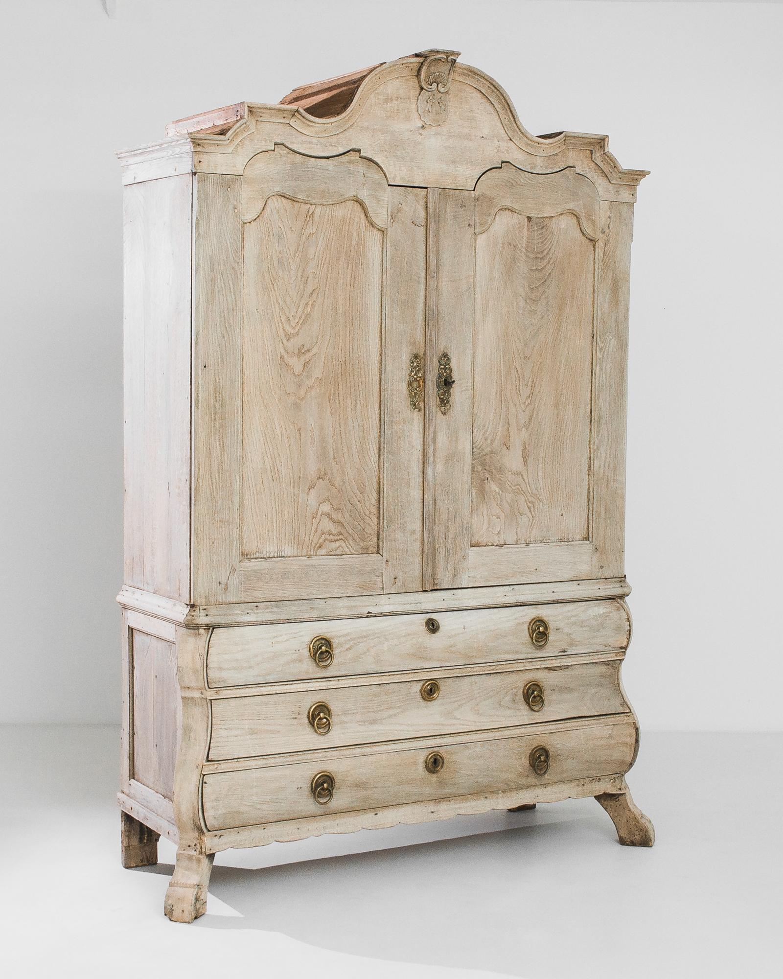Early 19th Century Dutch Oak Cabinet 2
