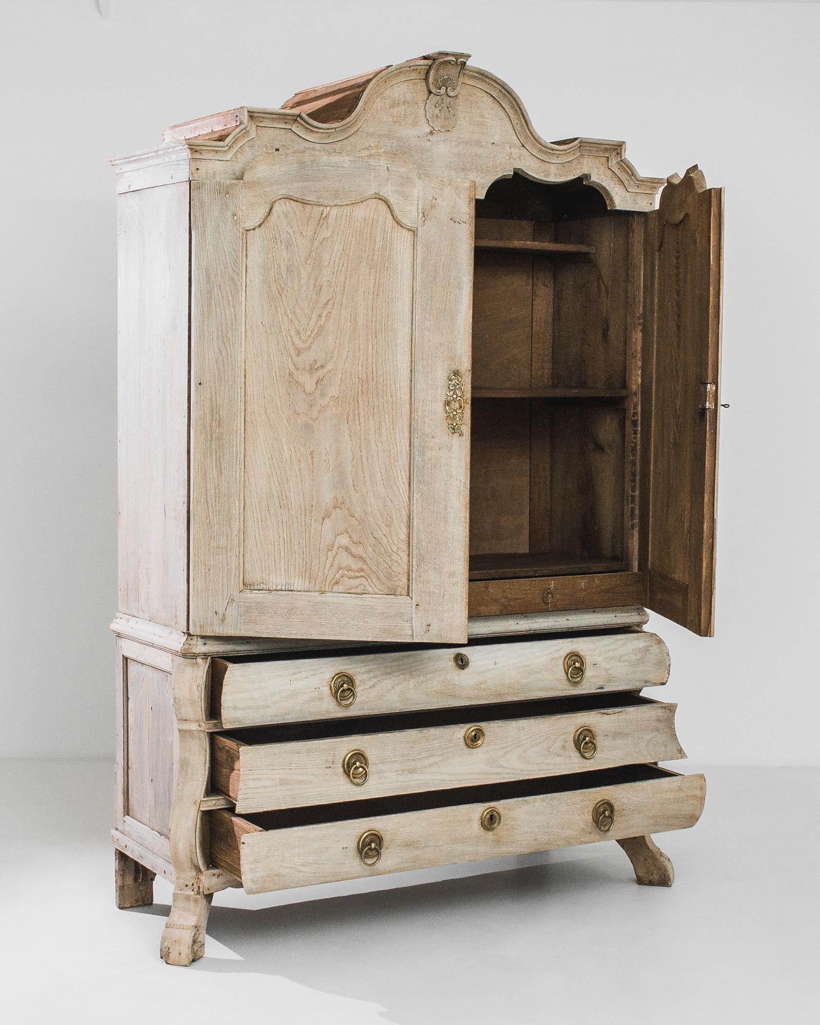 Early 19th Century Dutch Oak Cabinet 3