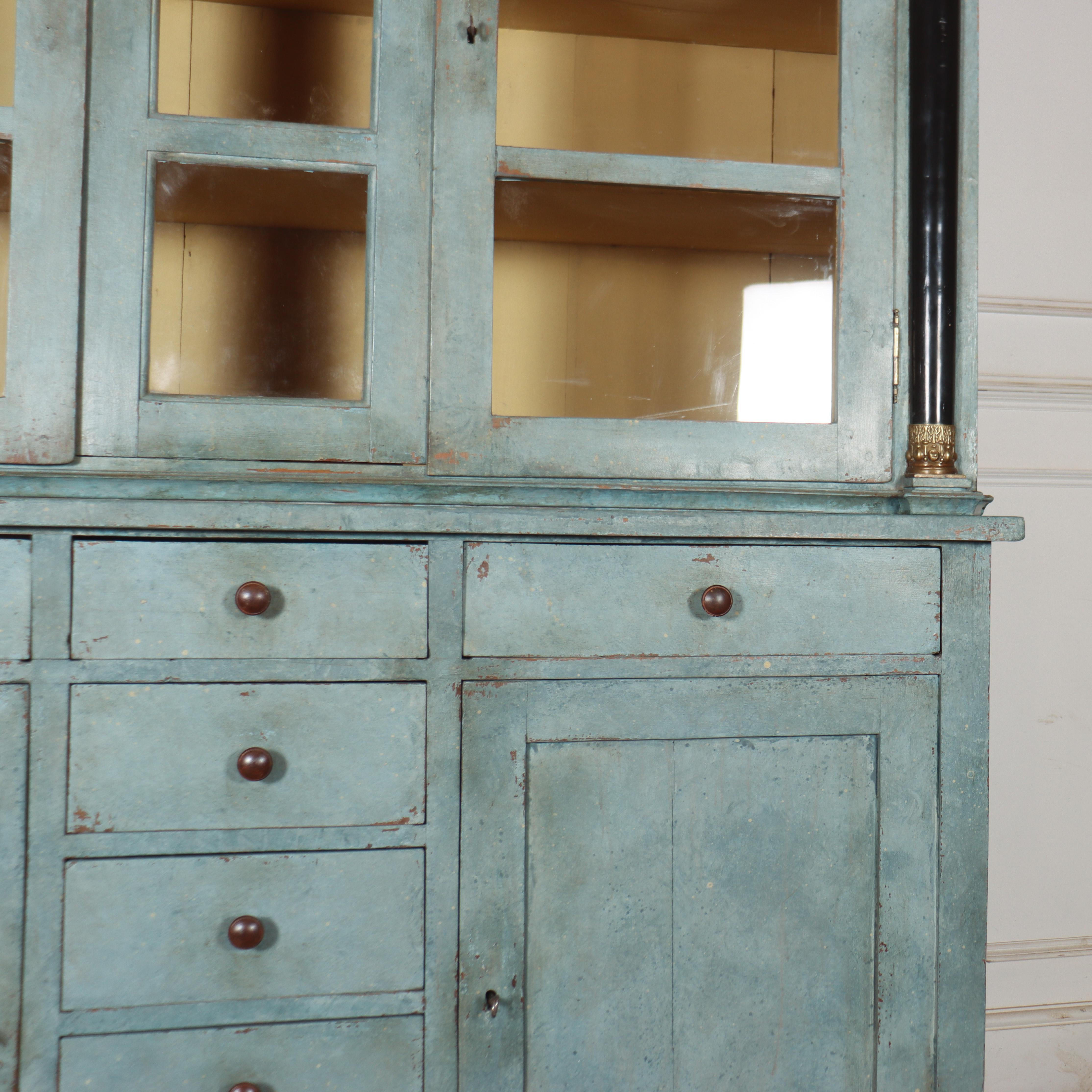 Cabinet peint hollandais du début du 19e siècle Bon état - En vente à Leamington Spa, Warwickshire