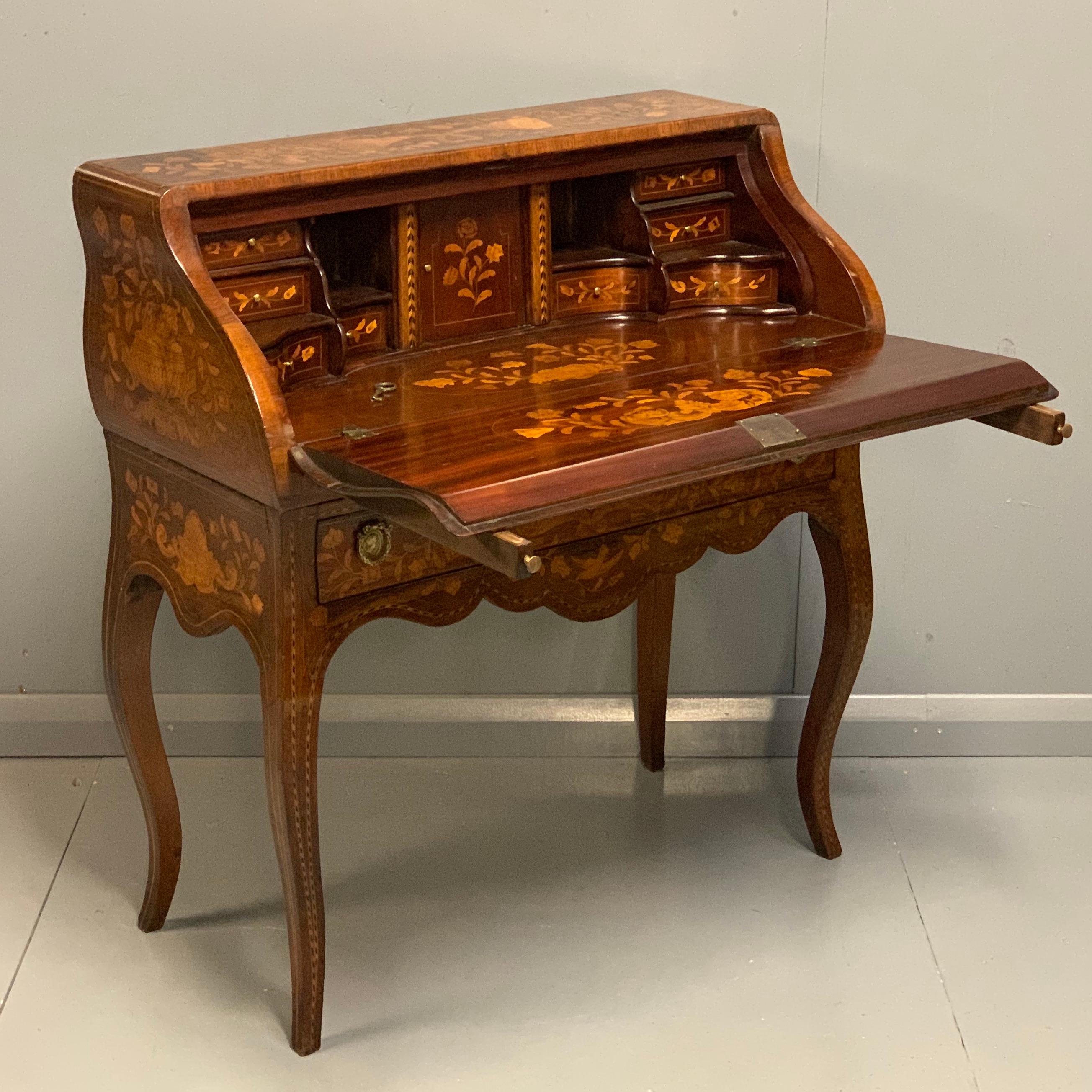 Early 19th Century Dutch Walnut Marquetry and Inlaid Bureau 1