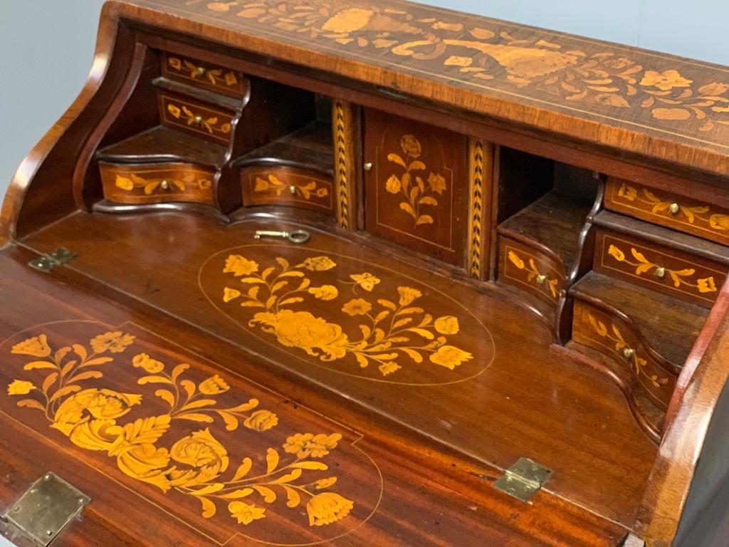 Early 19th Century Dutch Walnut Marquetry and Inlaid Bureau 2