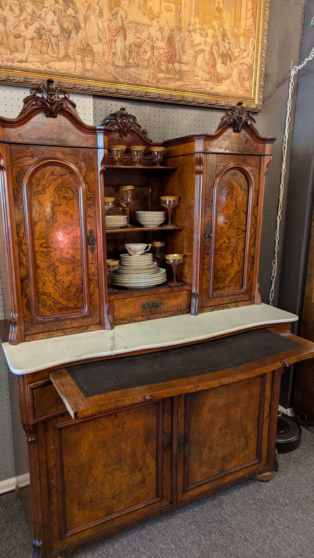 XIX secolo Credenza in legno di radica del primo Ottocento vittoriano Server in vendita