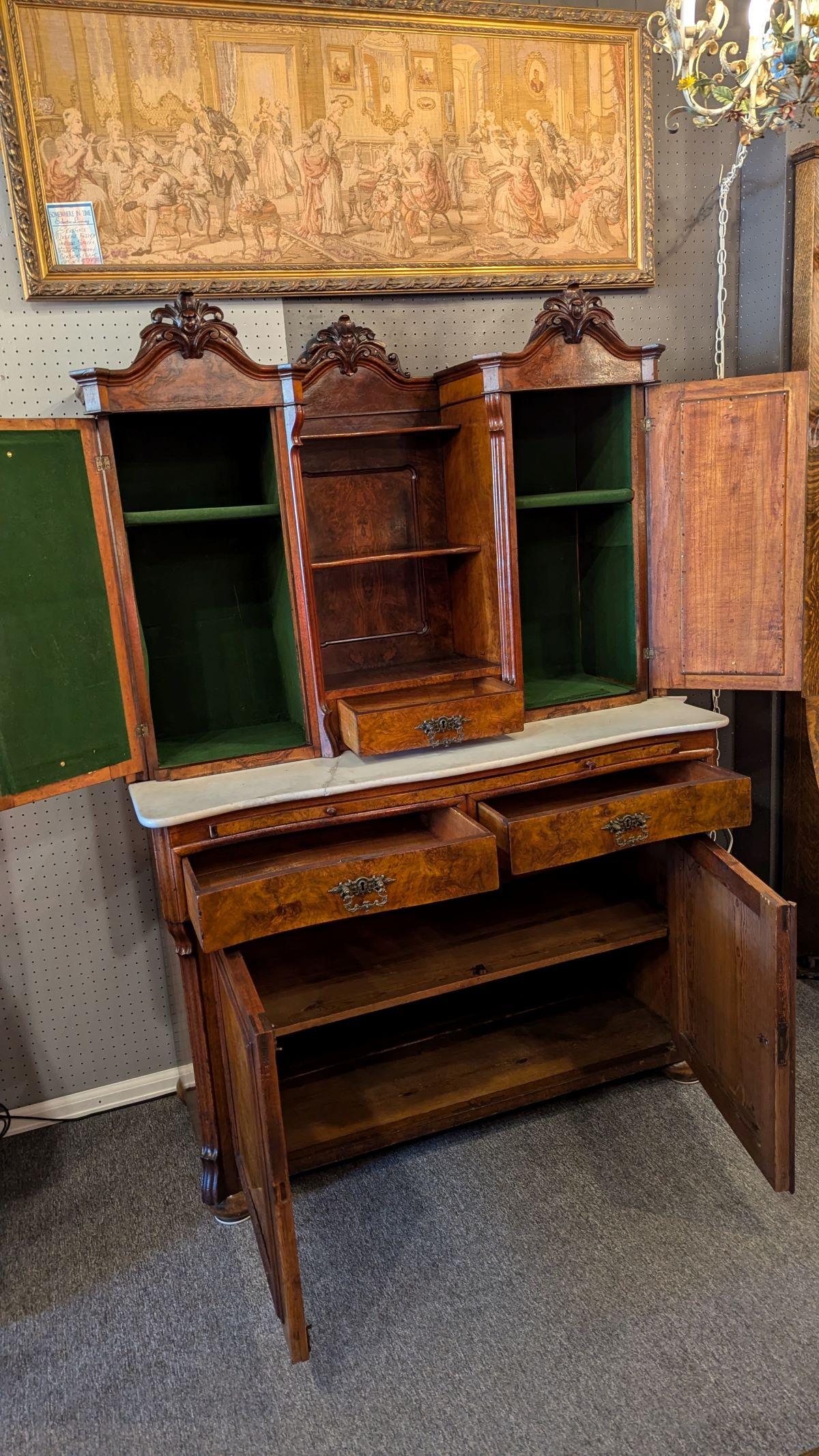 Marmo Credenza in legno di radica del primo Ottocento vittoriano Server in vendita