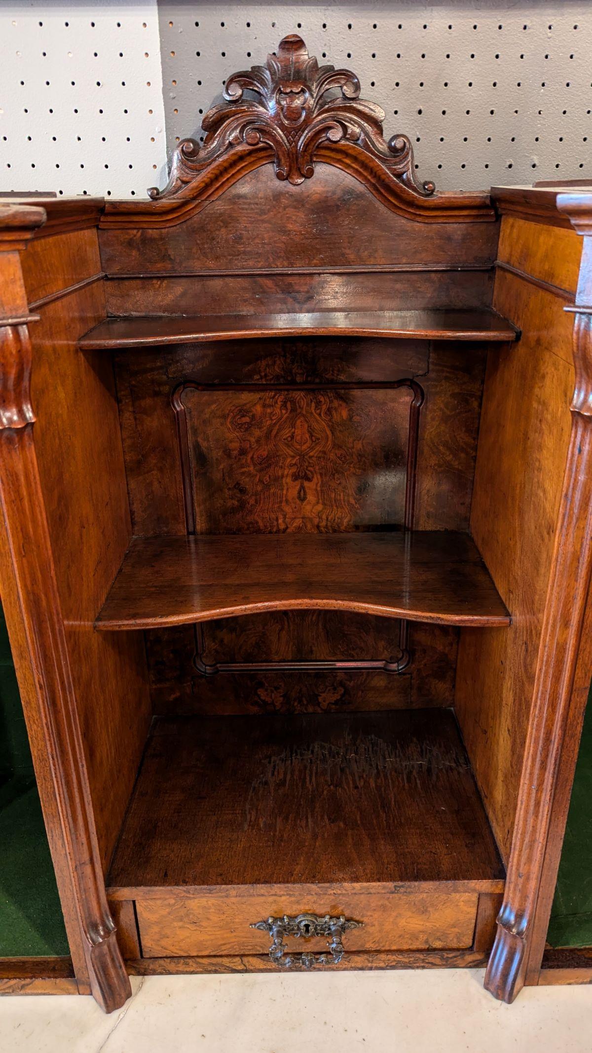 Credenza in legno di radica del primo Ottocento vittoriano Server in vendita 1