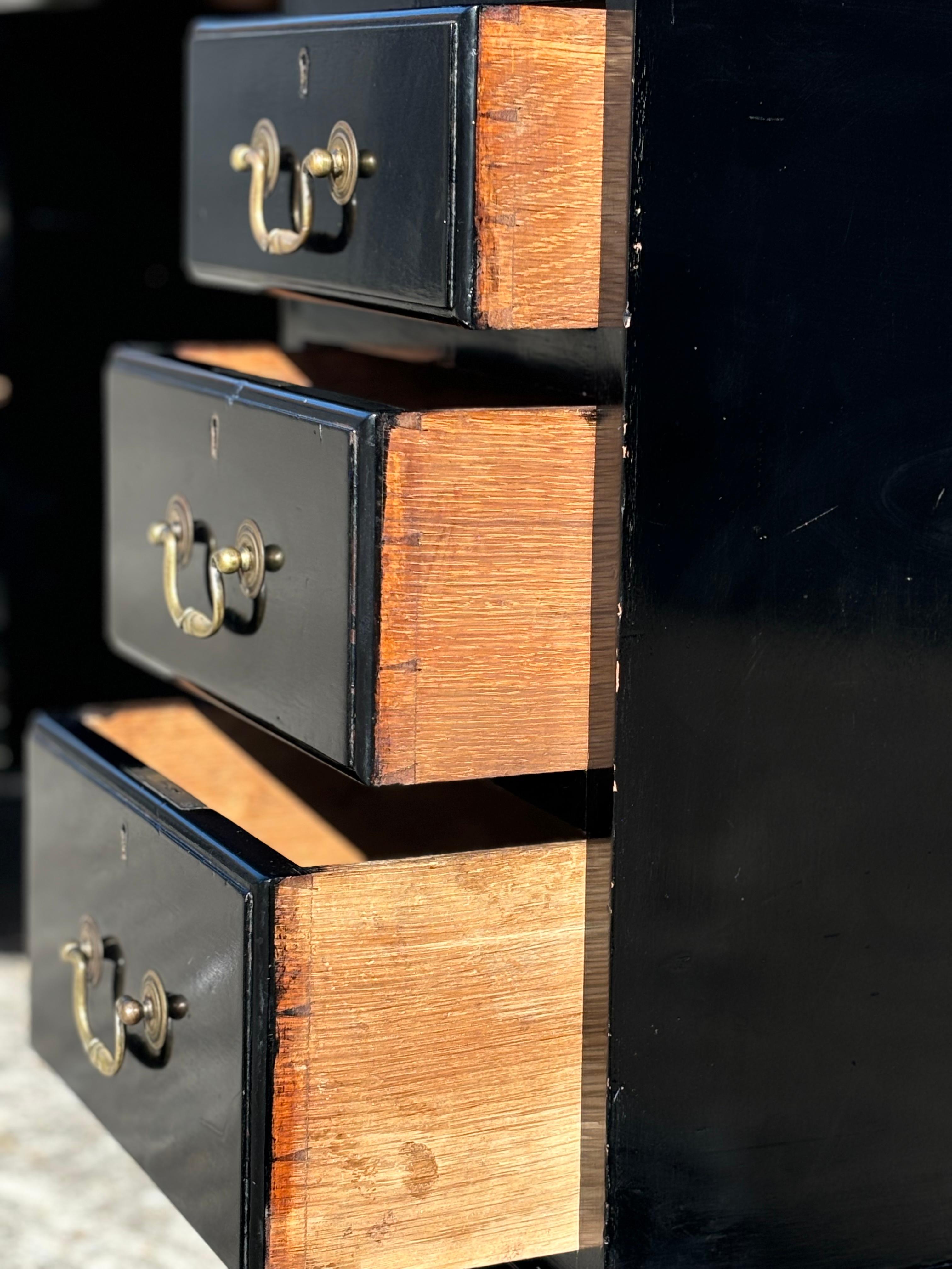 Bureau à piédestal ébonisé du début du 19e siècle Bon état - En vente à Petworth,West Sussex, GB