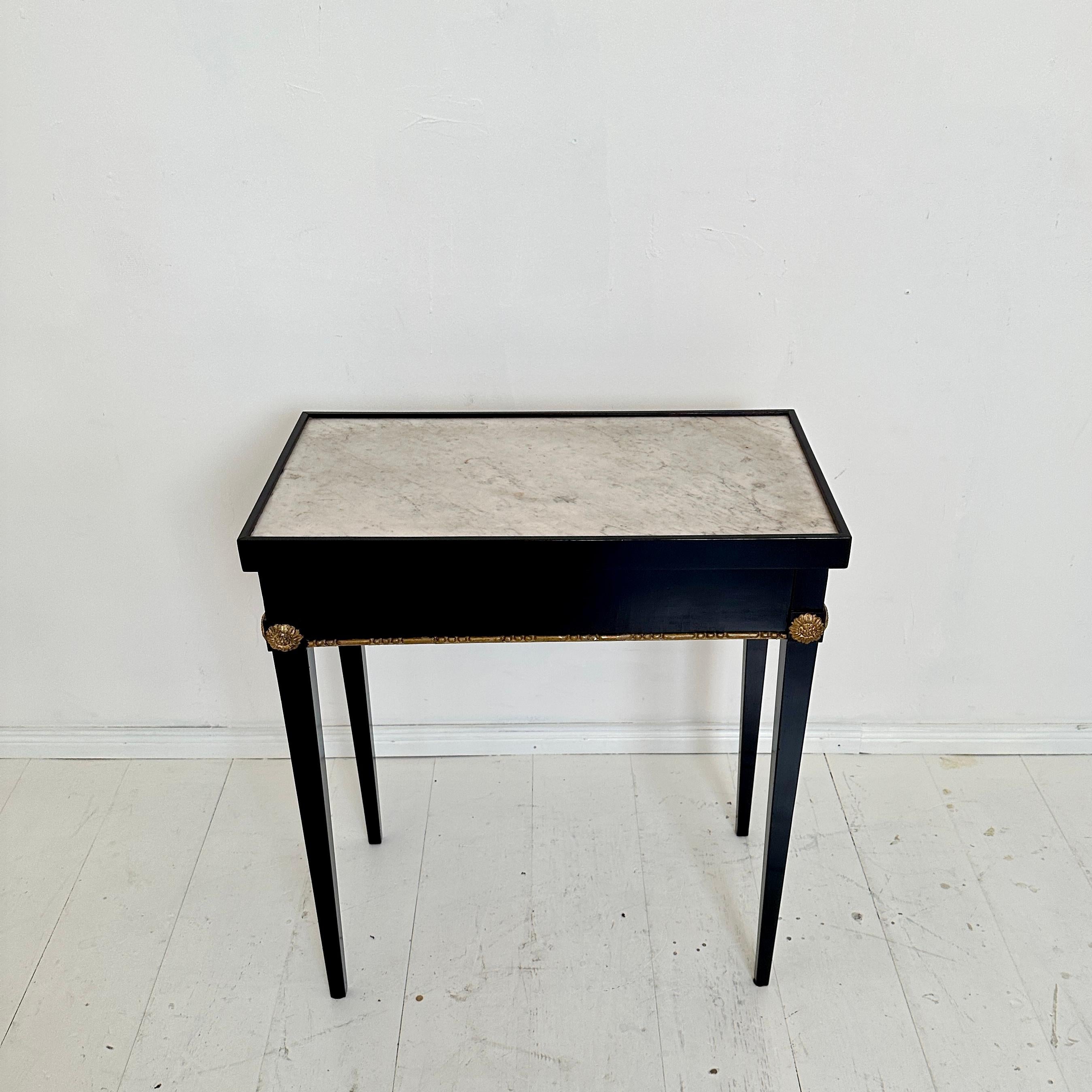 Early 19th Century Ebonized Empire Console Table with White Marble Top, 1808 In Good Condition For Sale In Berlin, DE