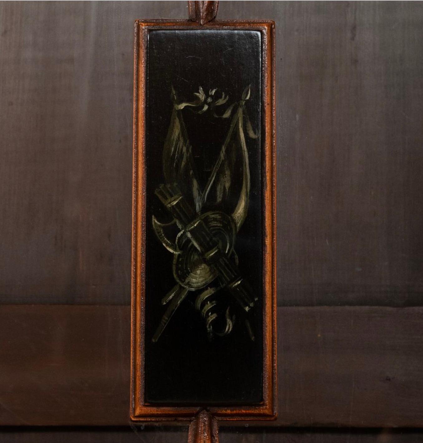 Début du 19ème siècle Edouardien Marqueterie /  Bibliothèque Breakfront en bois de satin peint Bon état - En vente à Tarry Town, NY