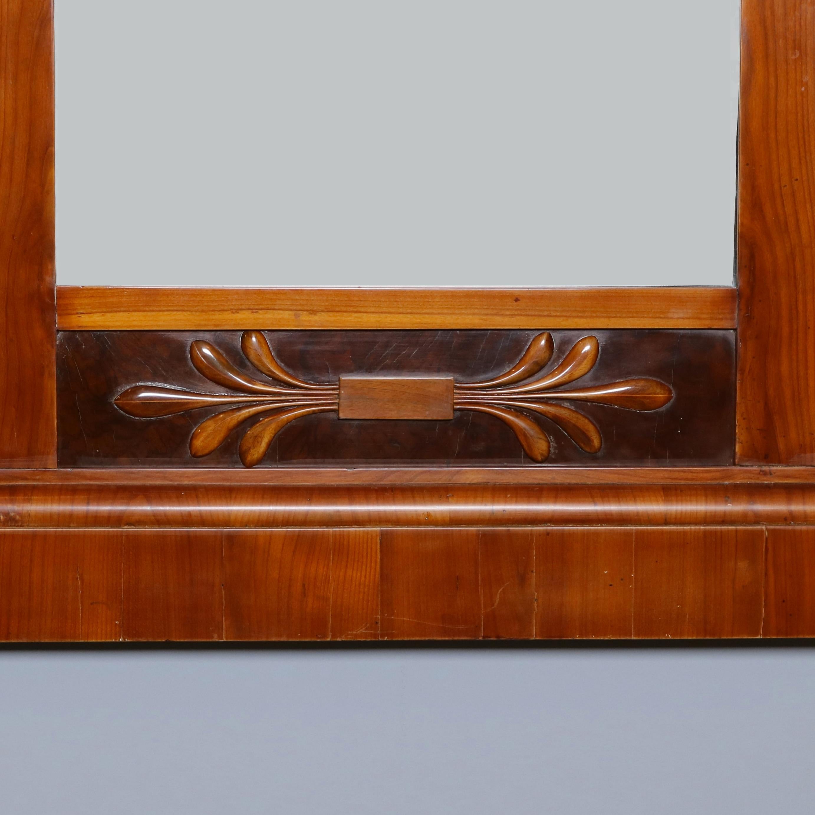 Principios del siglo XIX  Elegante espejo alto Biedermeier, Austria en Bueno estado para la venta en New York, NY